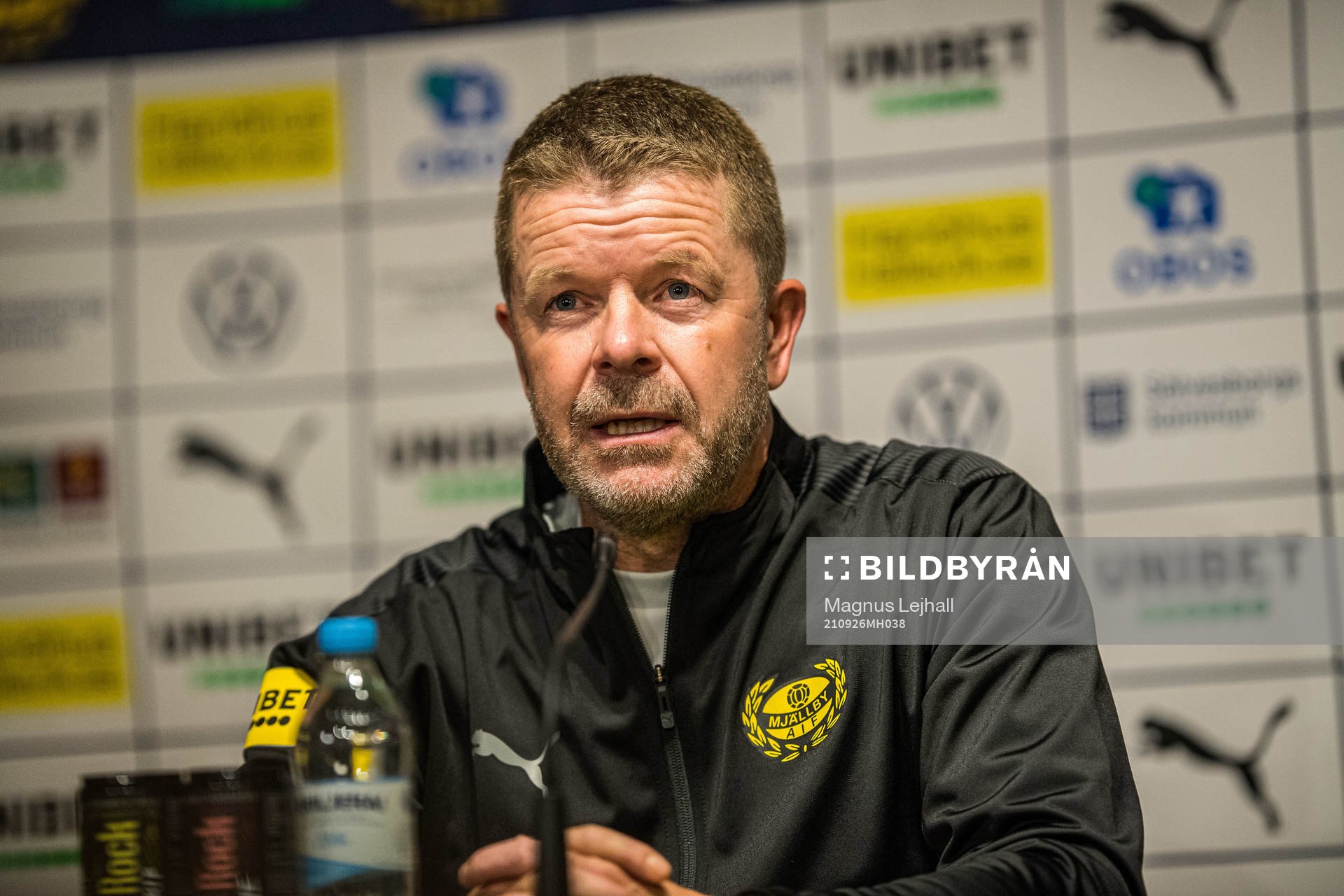Mjällbys tränare Anders Torstensson under presskonferensen efter fotbollsmatchen i Allsvenskan mellan Mjällby och Elfsborg den 26 september 2021 i Hällevik.
