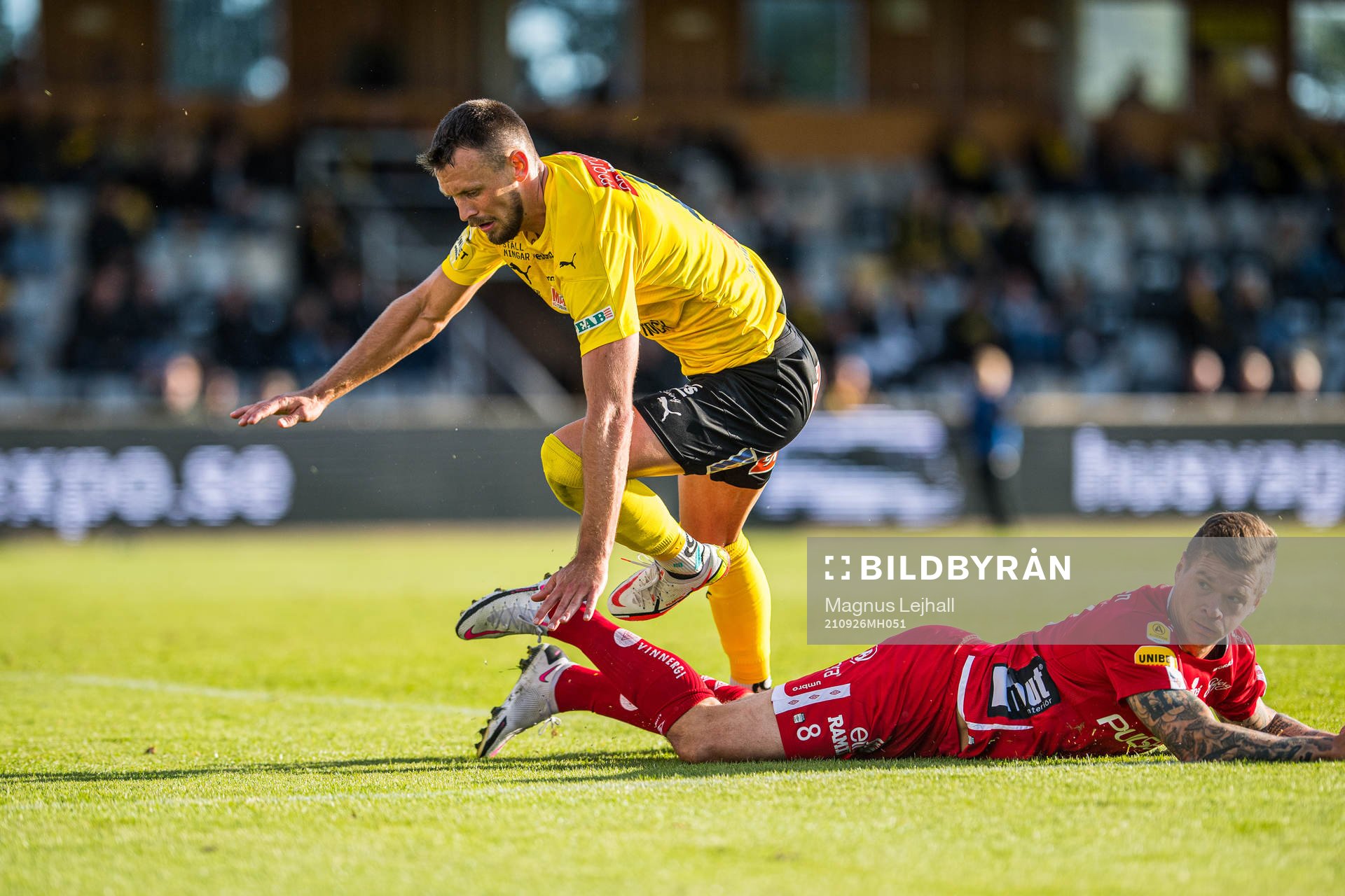 Mjällbys Max Watson  och Elfsborgs Samuel Holmén