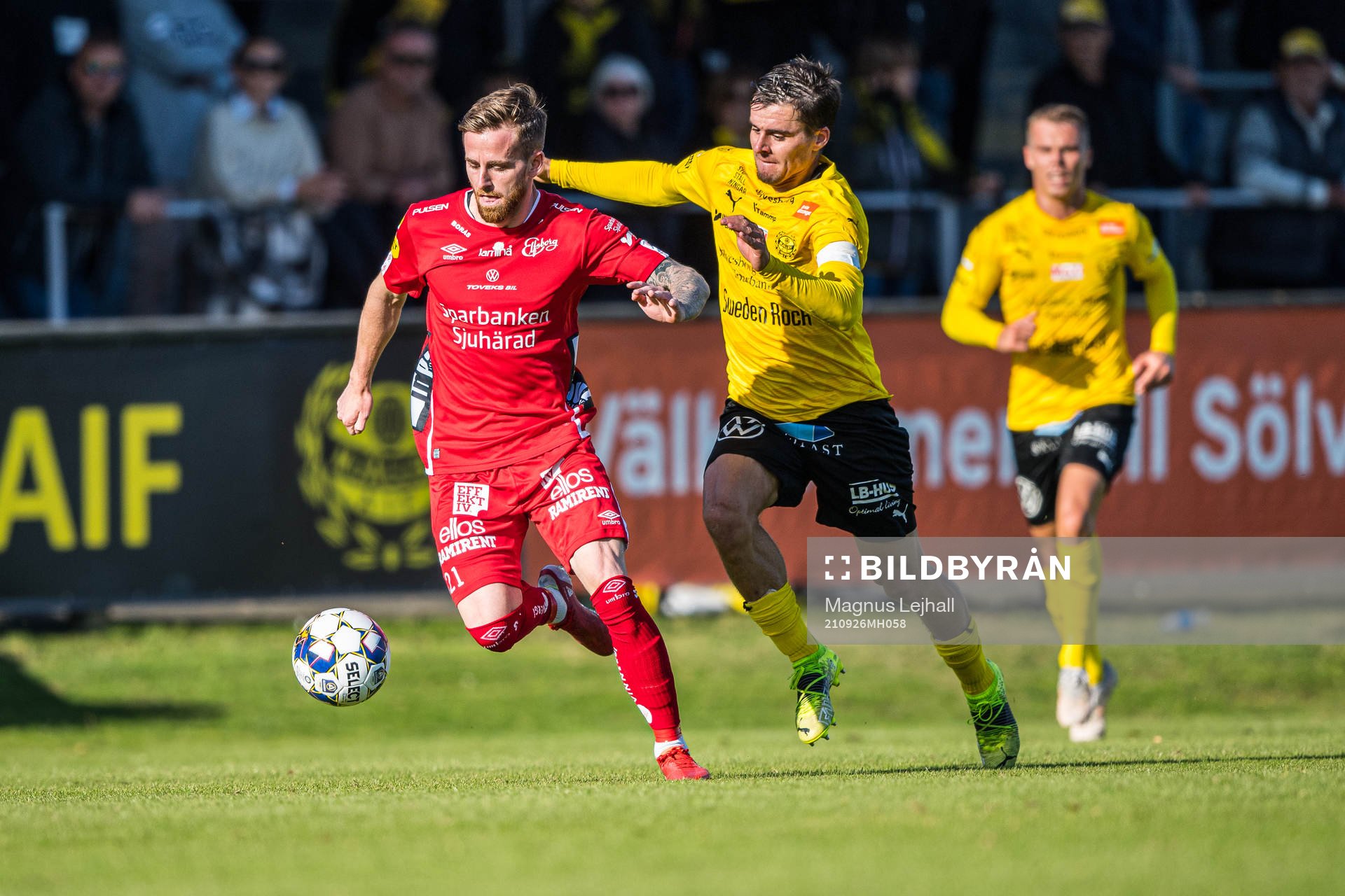 Elfsborgs Rasmus Alm och Mjällbys Joel Nilsson