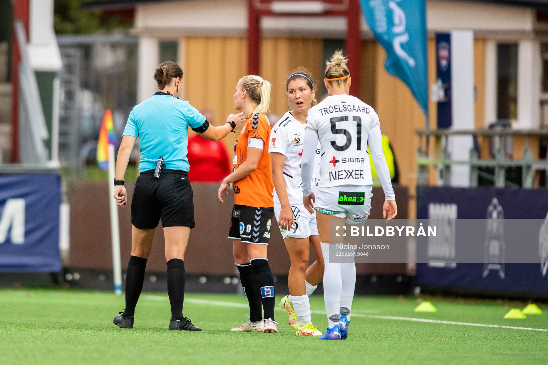 Domare Lovisa Johansson samspråk med Rosengårds Loreta