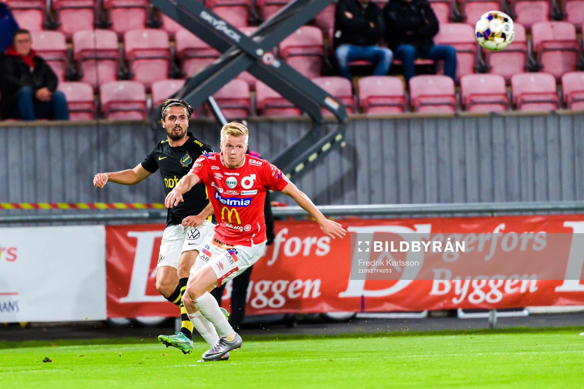 s Zachary Elbouzedi och Degerfors Karl Axel Lindahl