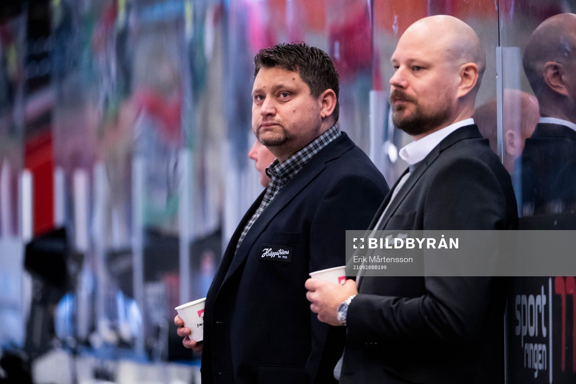 Modos tränare Mattias Karlin och assisterande tränare