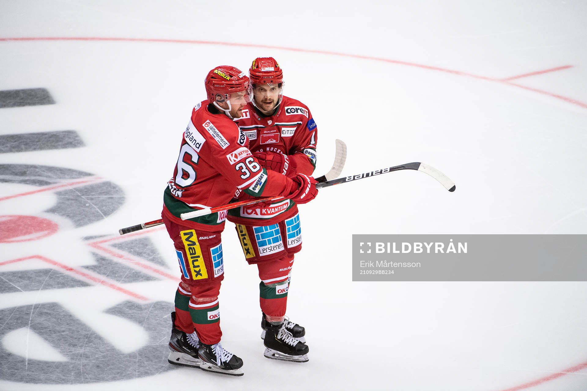 Modos Sebastian Ohlsson och Tanner Macmaster jublar