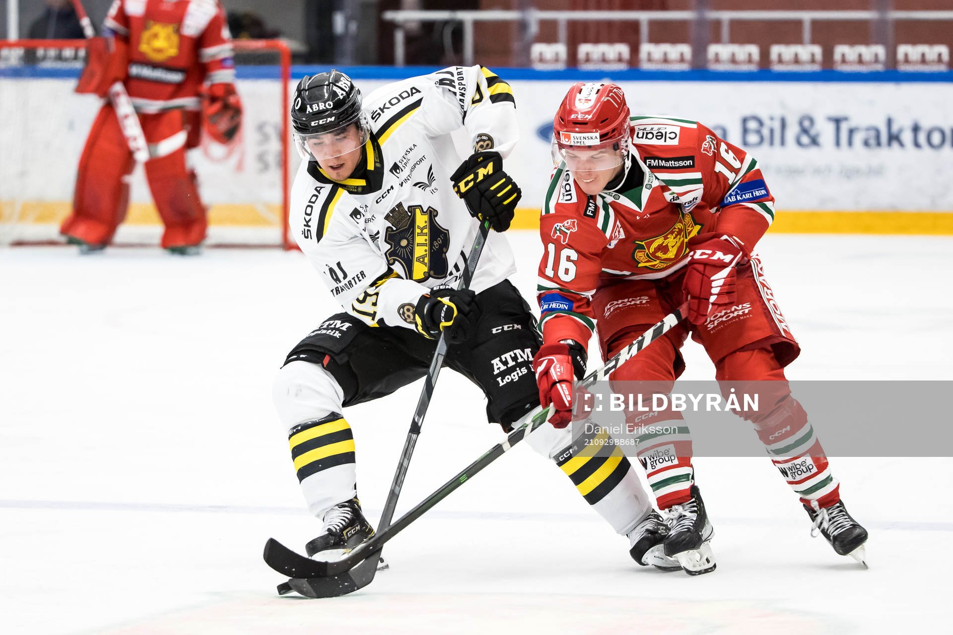 AIKs Lucas Carlsson och Moras Emil Oksanen