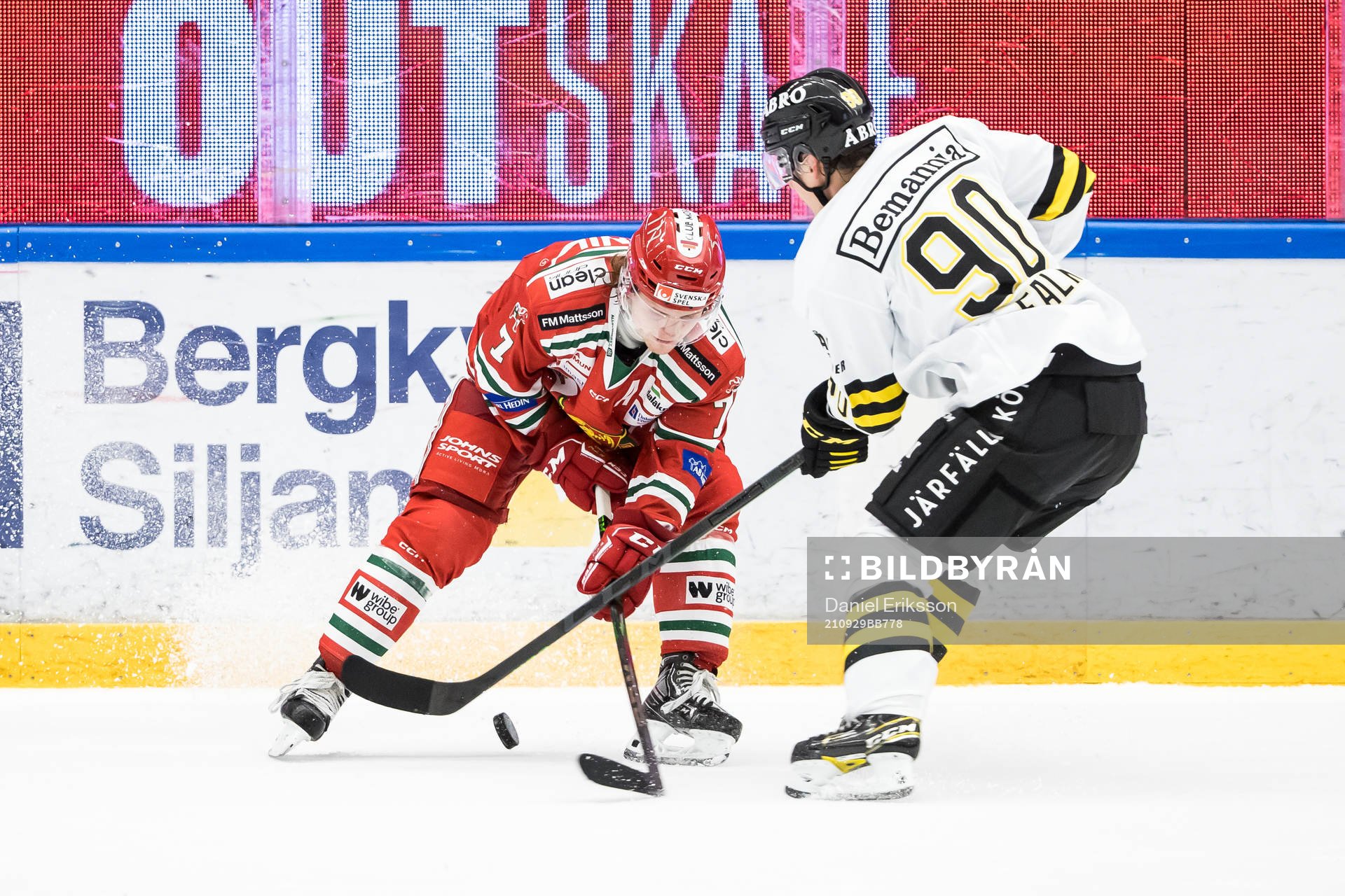 Moras Isak Pantzare och AIKs Sebastian Falk