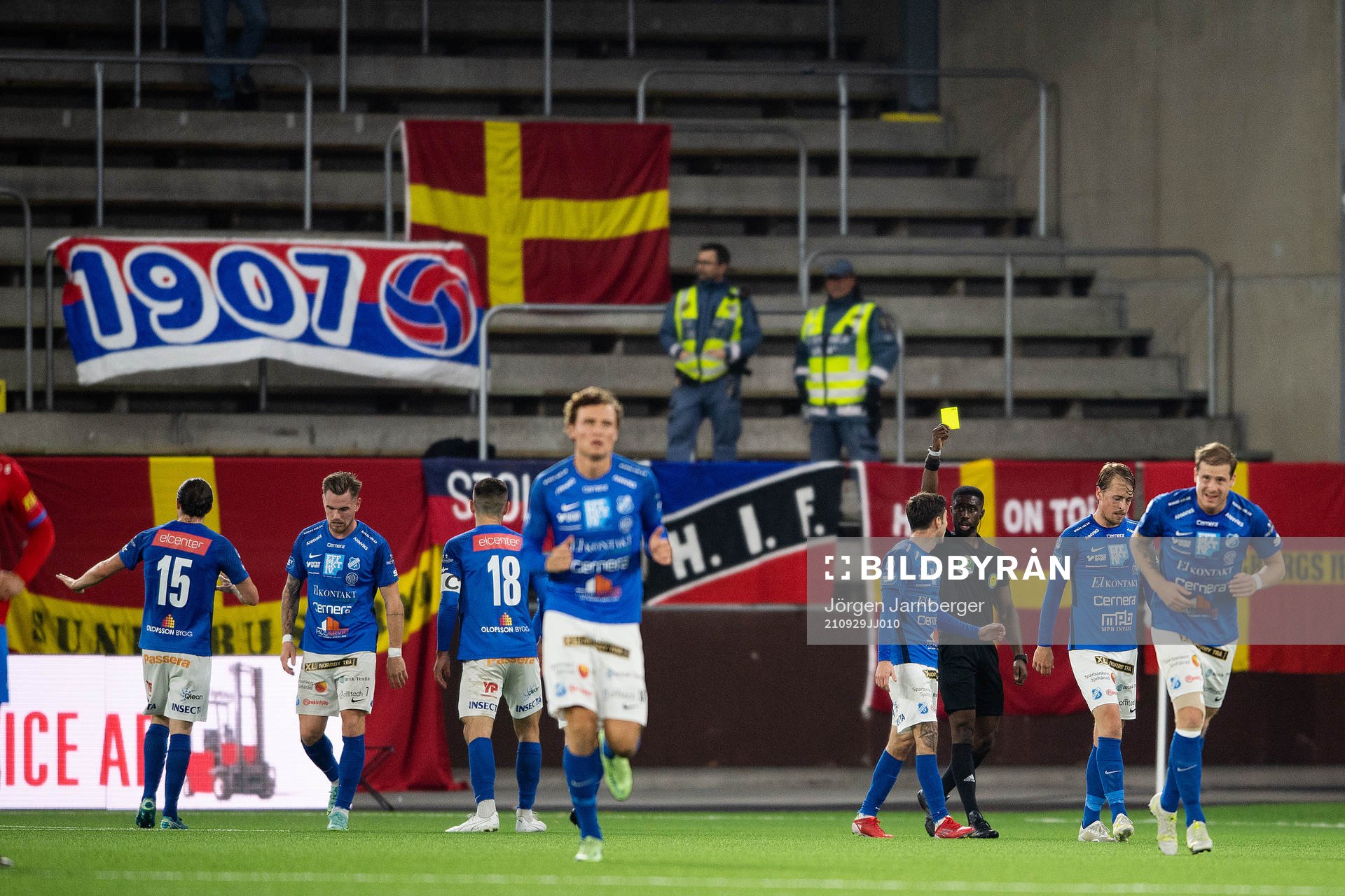 Norrbys Luis Argudo tilldelas ett gult kort