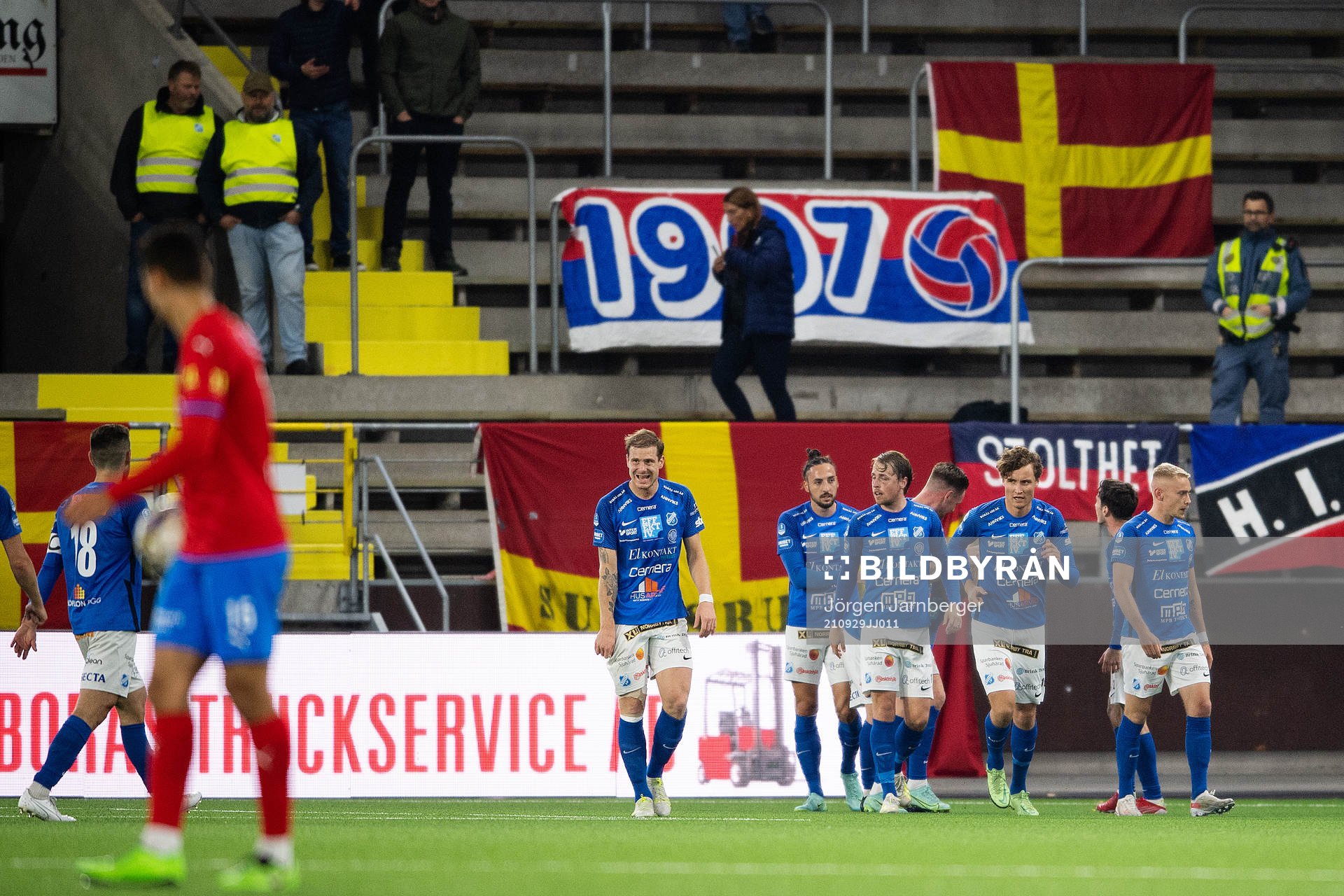 Norrbys Viktor Bergh jublar
