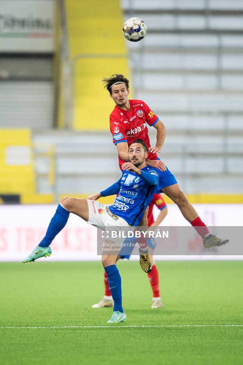 Helsingborgs Wilhelm Loeper och Norrbys Dijan Vukojevic