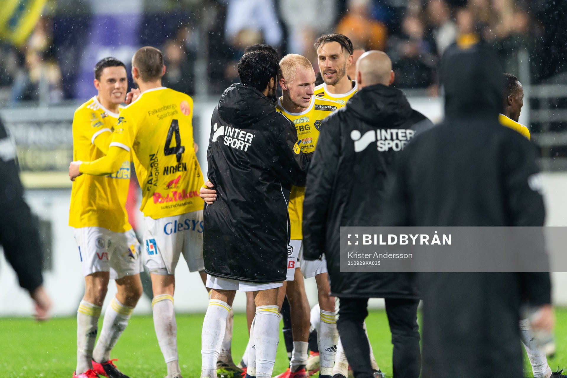 Falkenbergs spelare jublar