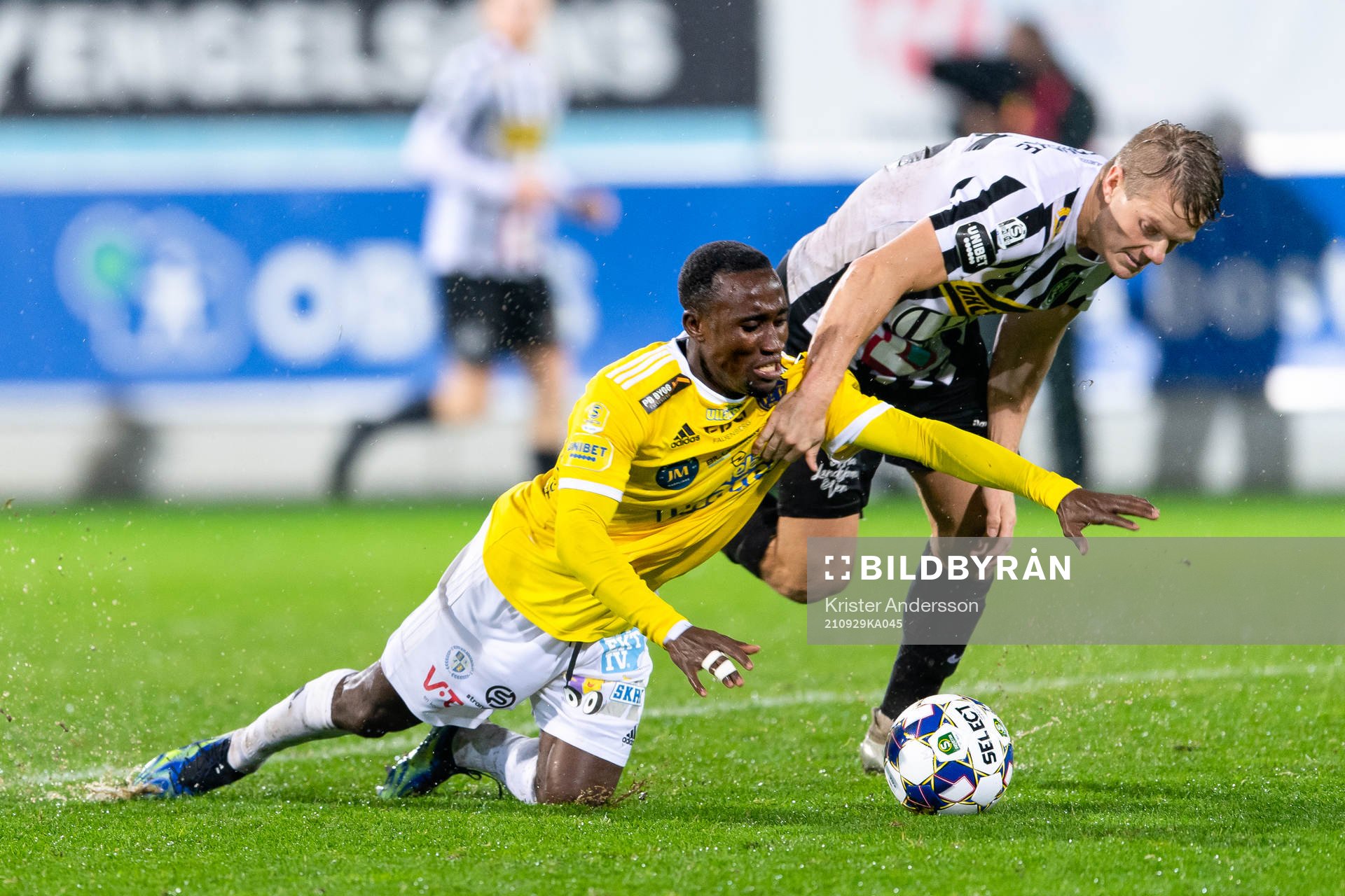Falkenbergs Godwin Aguda och Landskronas Jacob Blixt
