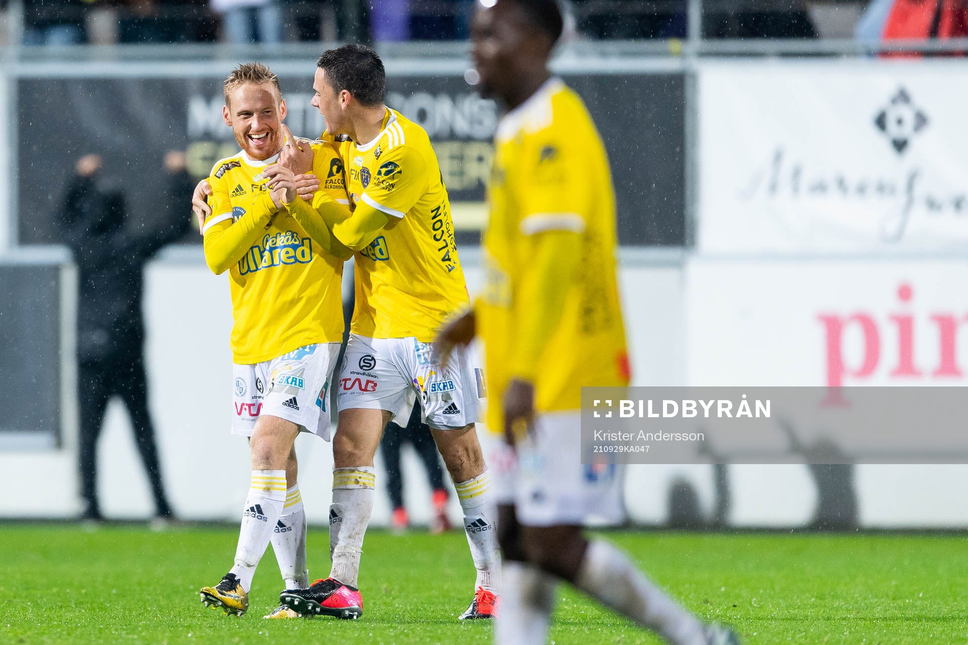 Falkenbergs Tobias Englund och <fa17jublar