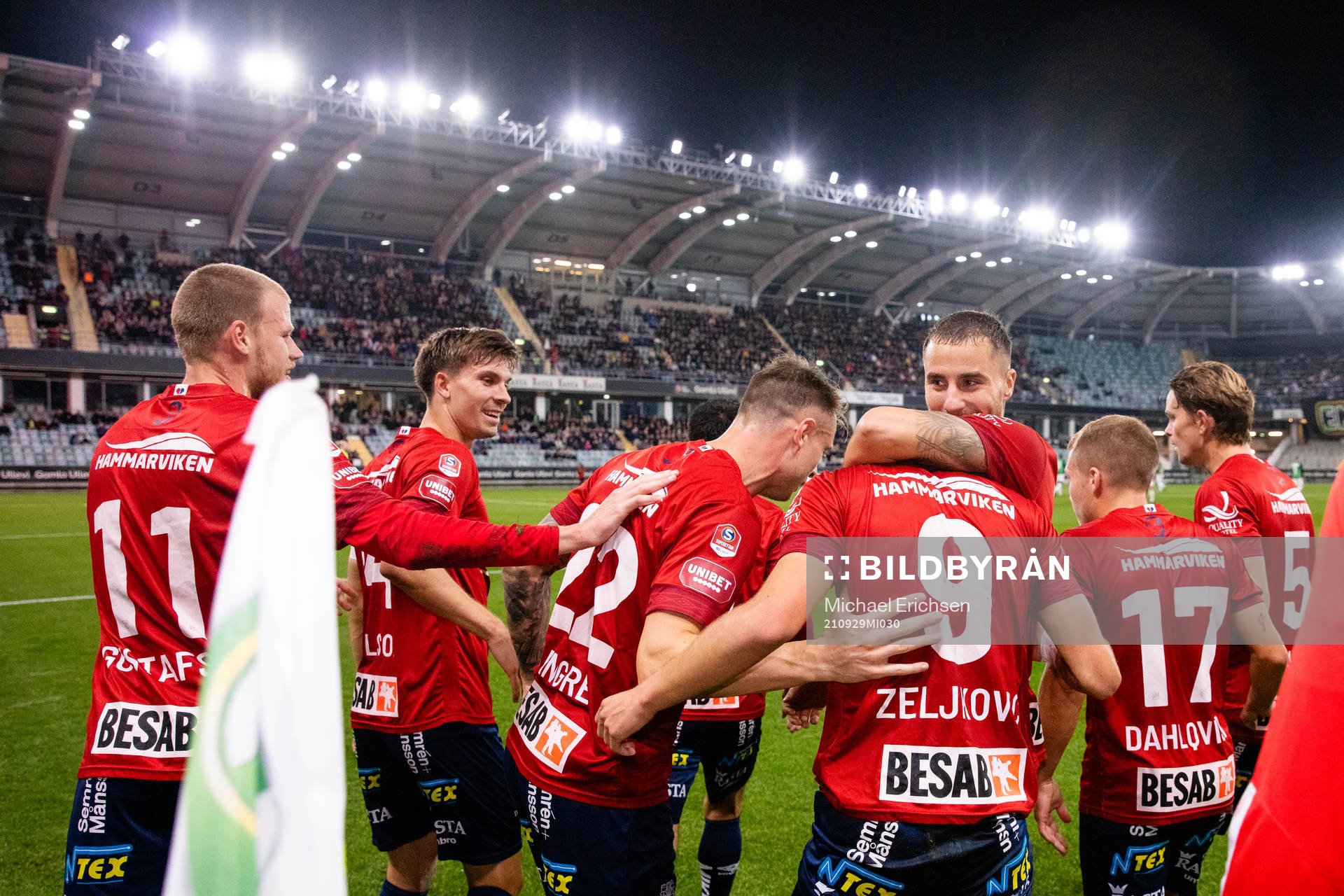 Örgrytes Ajdin Zeljkovic jublar med lagkamrater efter 0-1 på straff under fotbollsmatchen i Superettan mellan GAIS och Örgryte den 29 september 2021 i Göteborg.