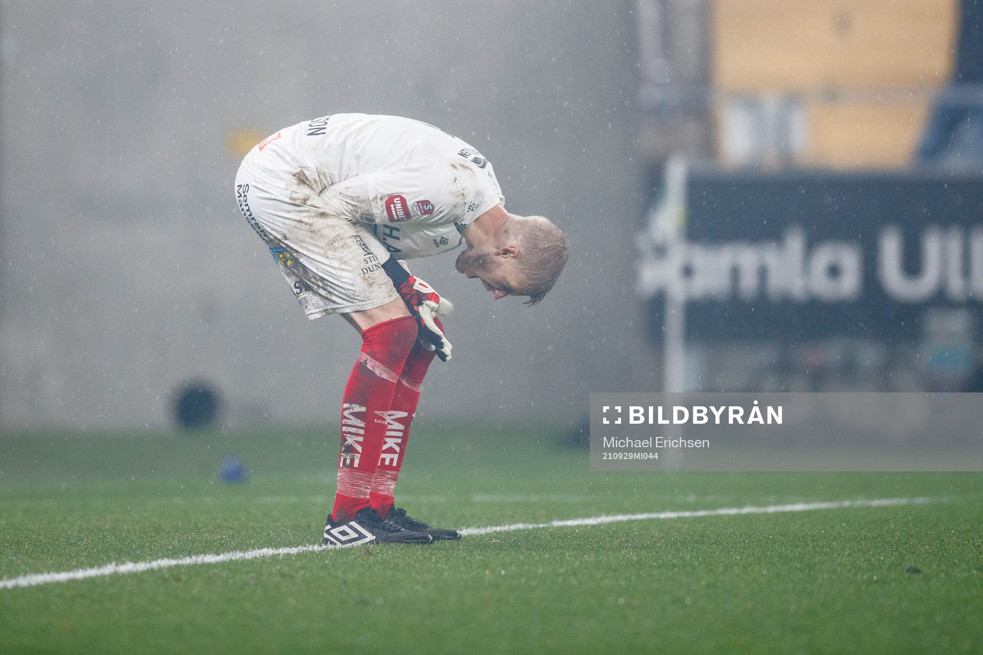 Örgrytes målvakt Fredrik Andersson deppar