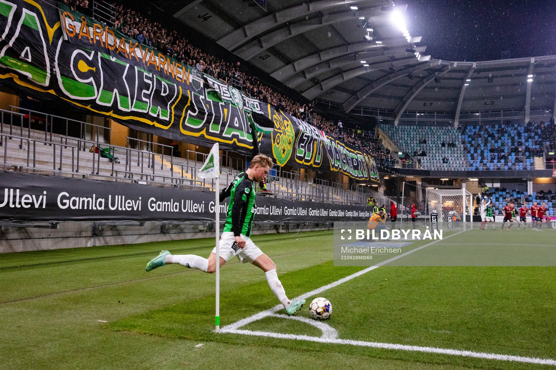 GAIS Adam Egnell slår en hörna