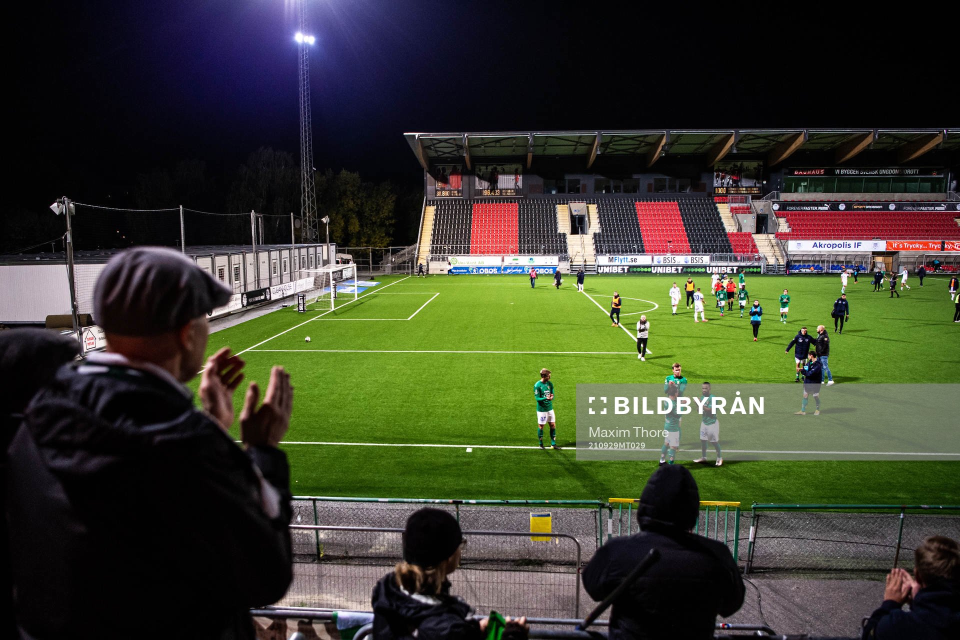Jönköpings spelare tackar publiken