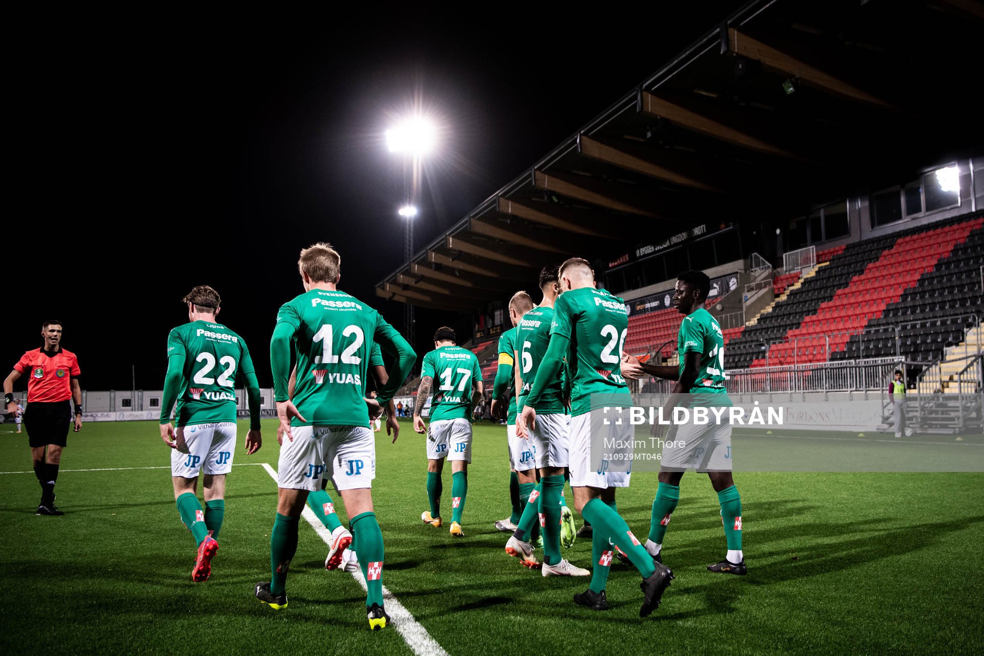 Jönköpings Eric Johana Omondi jublar med lagkamrater