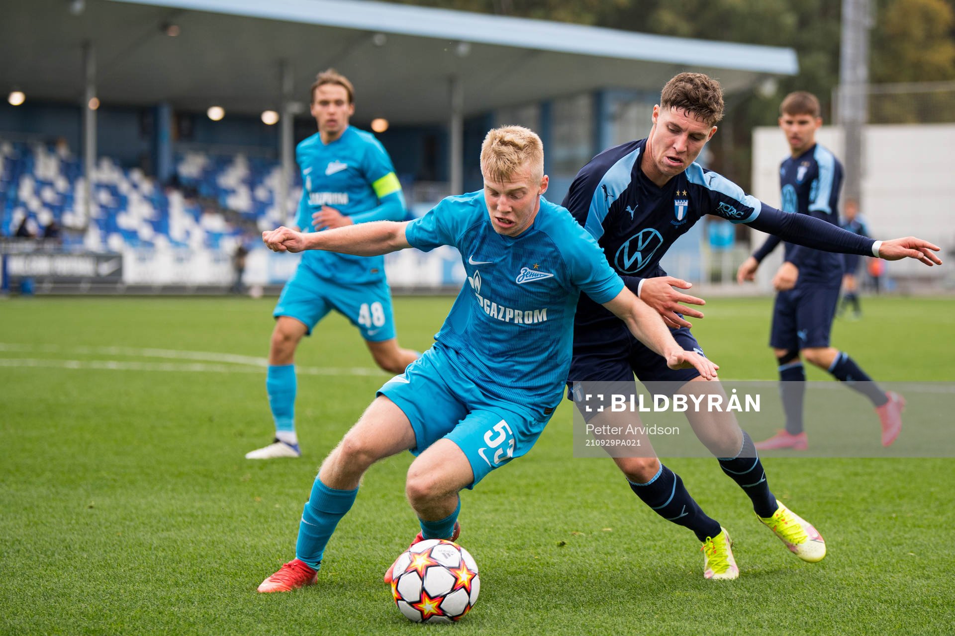 Aleksandr Sandrachuk of Zenit and Samuel Burakovsky of