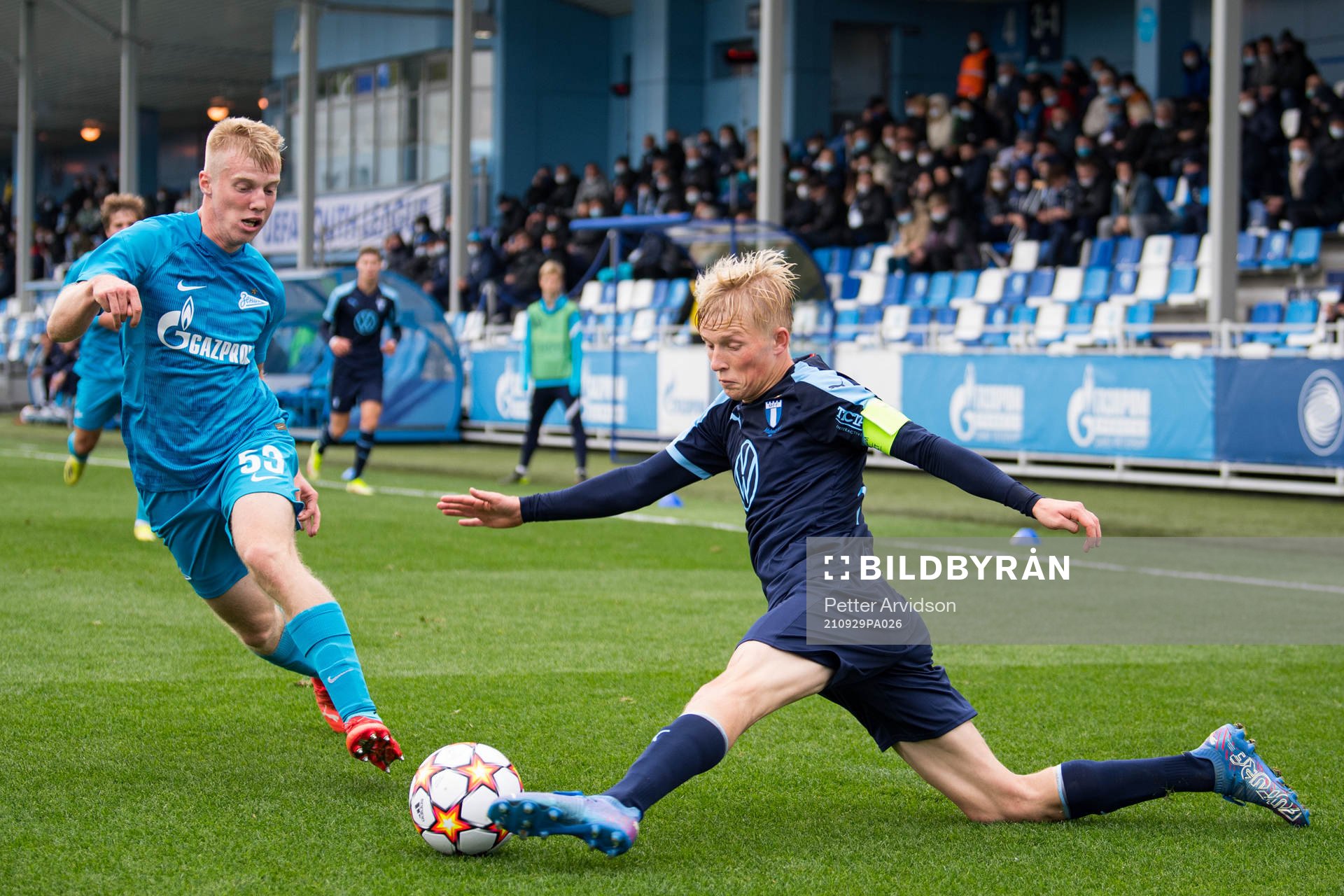 Aleksandr Sandrachuk of Zenit and Melker Widell of Malmö FF