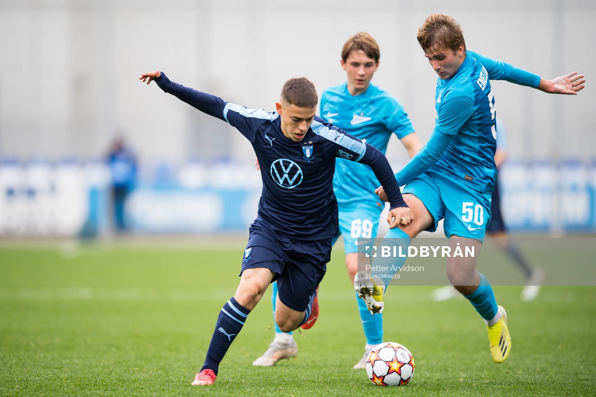 Ajdin Avdic of Malmö FF and Aleksandr Emelianov of Zenit