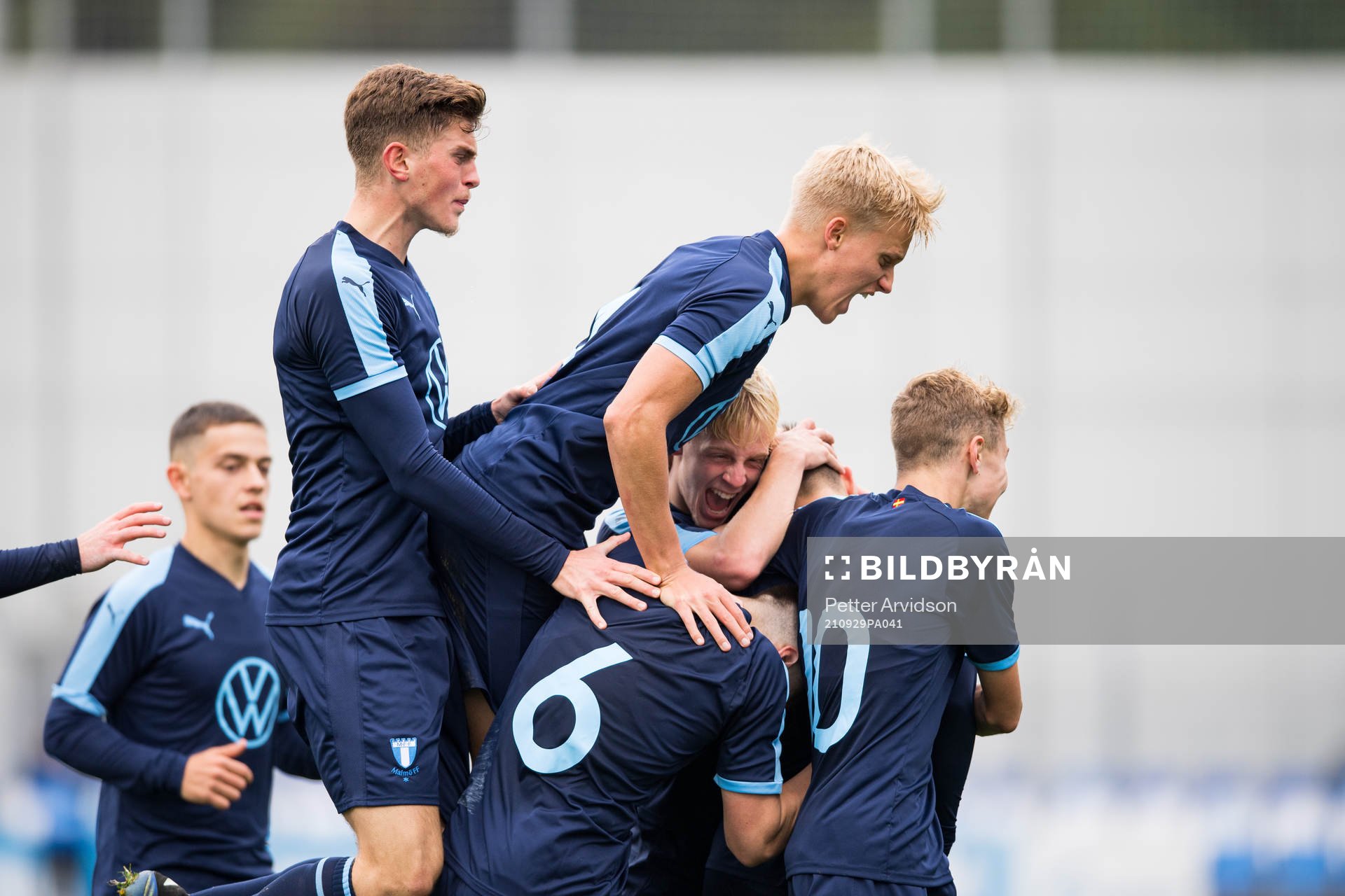 Lorik Konjuhi, Ludvig Nicklasson and Emil Lindman celebrate