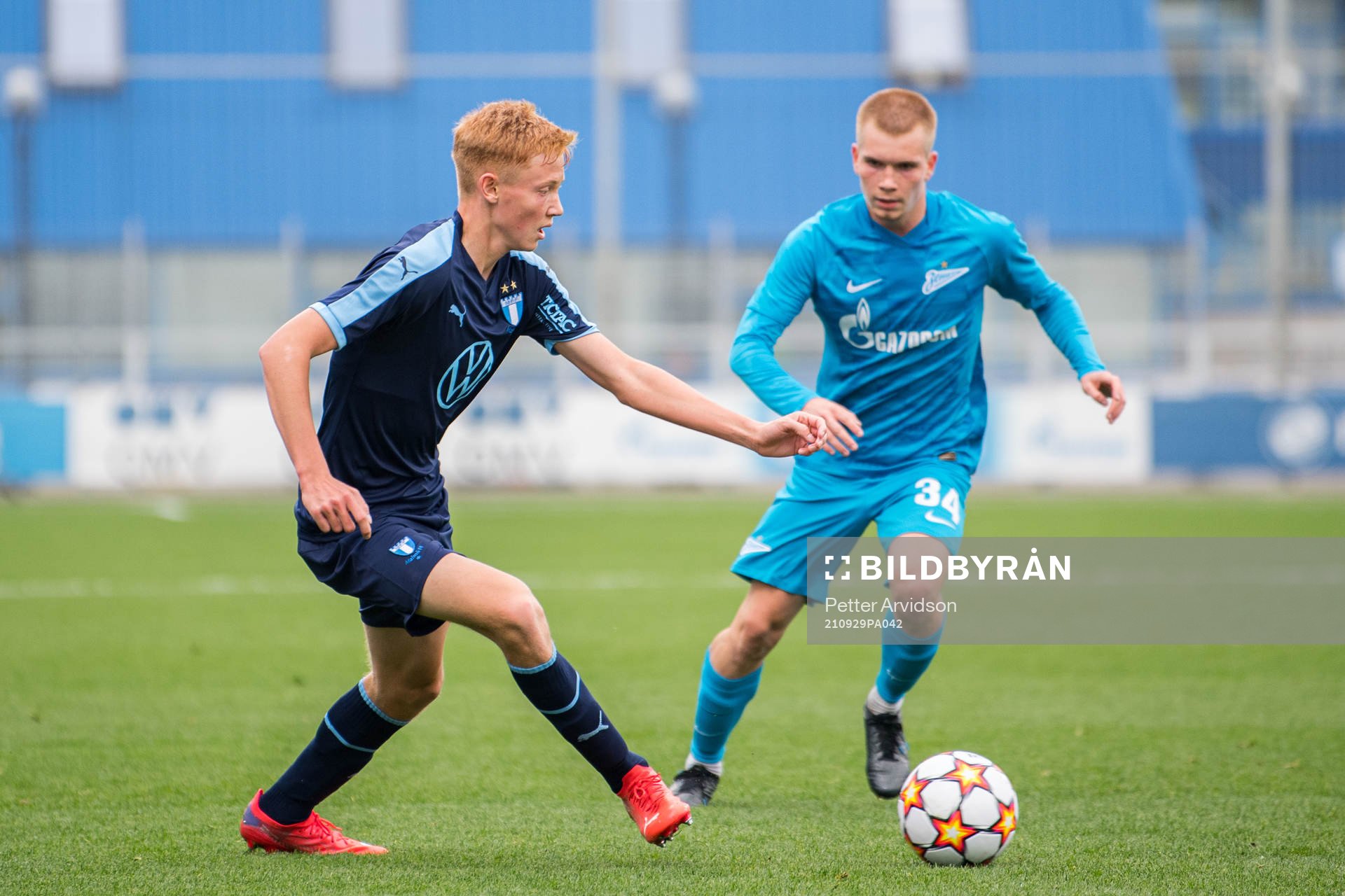 Hugo Larsson of Malmö FF and Matvei Troshchenkov of Zenit