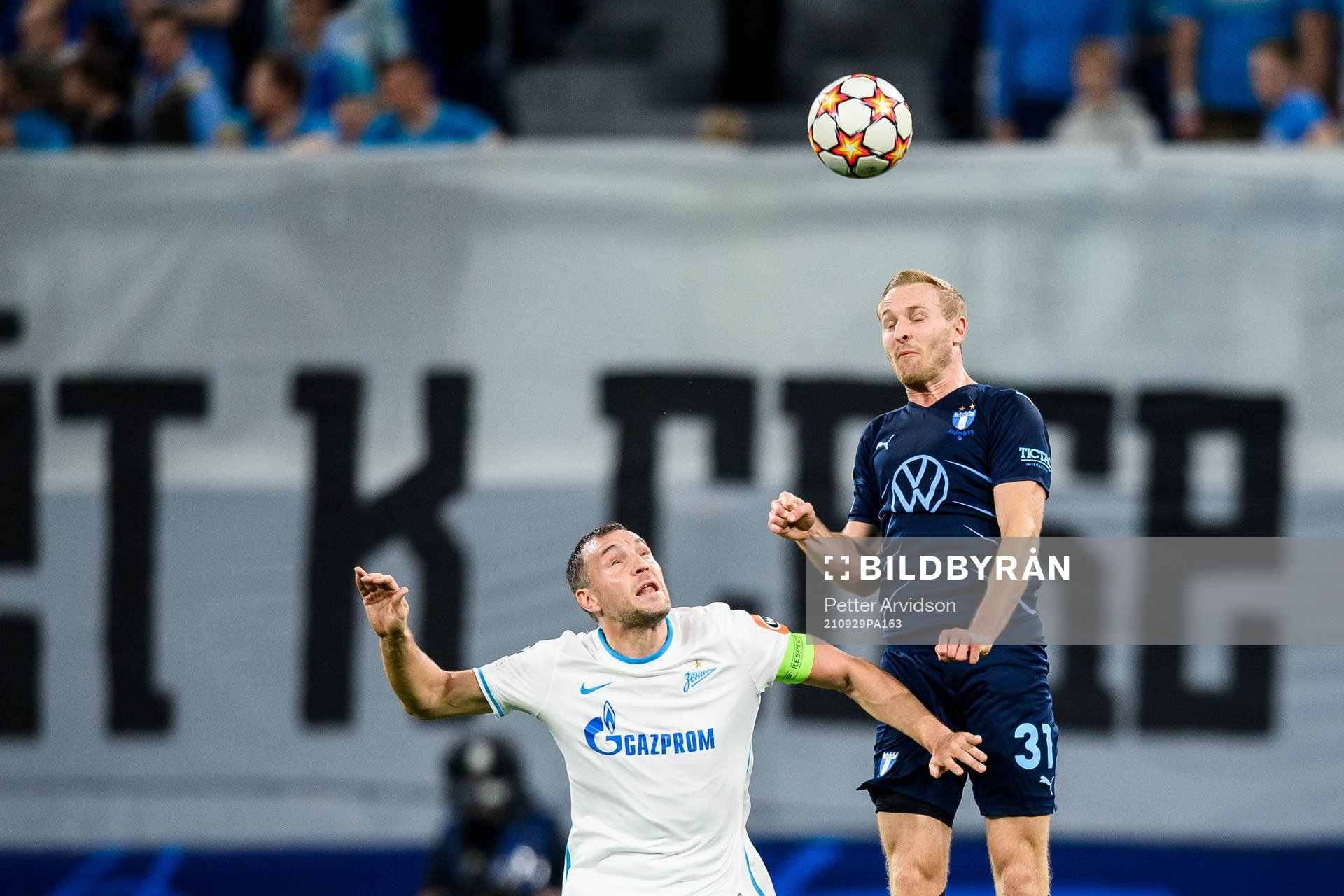 Artem Dzyuba of Zenit and Franz Brorsson of Malmö FF