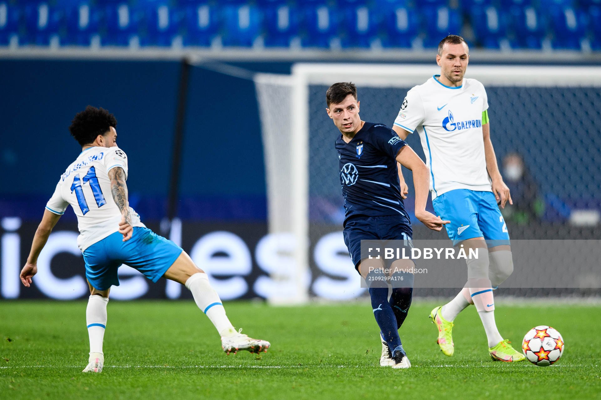 Artem Dzyuba of Zenit and Anel Ahmedhodzic of Malmö FF