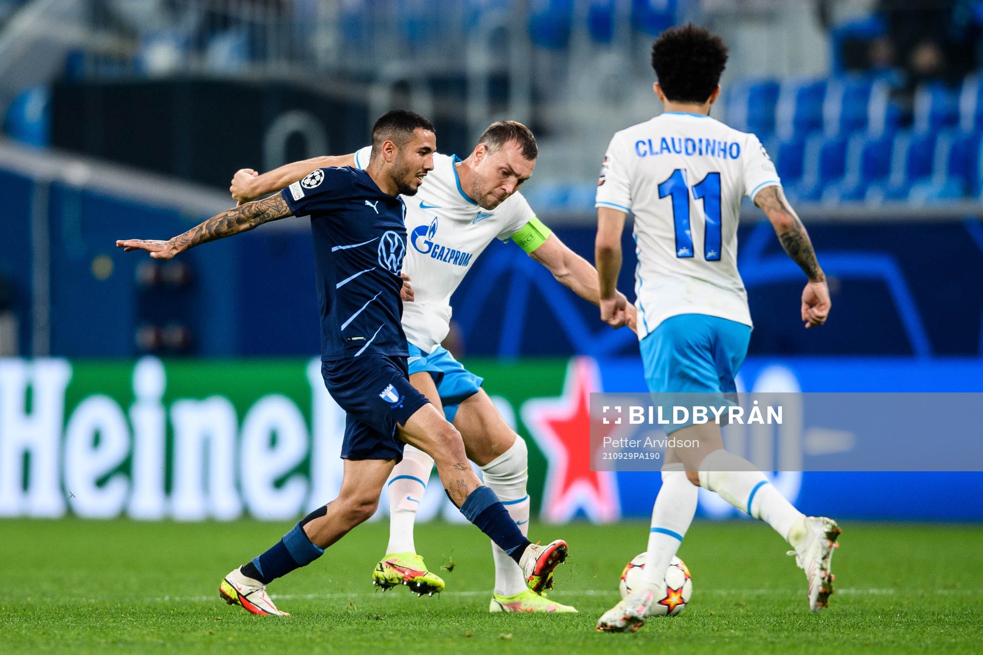 Sergio Pena of Malmö FF and Artem Dzyuba of Zenit