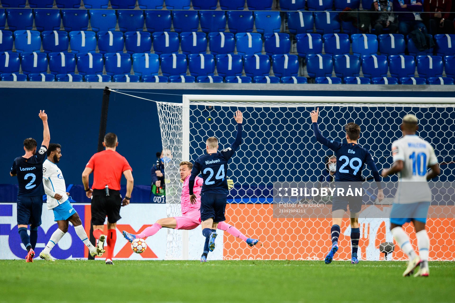 Wendel of Zenit scores 4-0 on goalkeeper Johan Dahlin of Malmö FF during the UEFA Champions League football match between Zenit St Petersburg and Malmö FF on September 29, 2021 in Saint Petersburg.