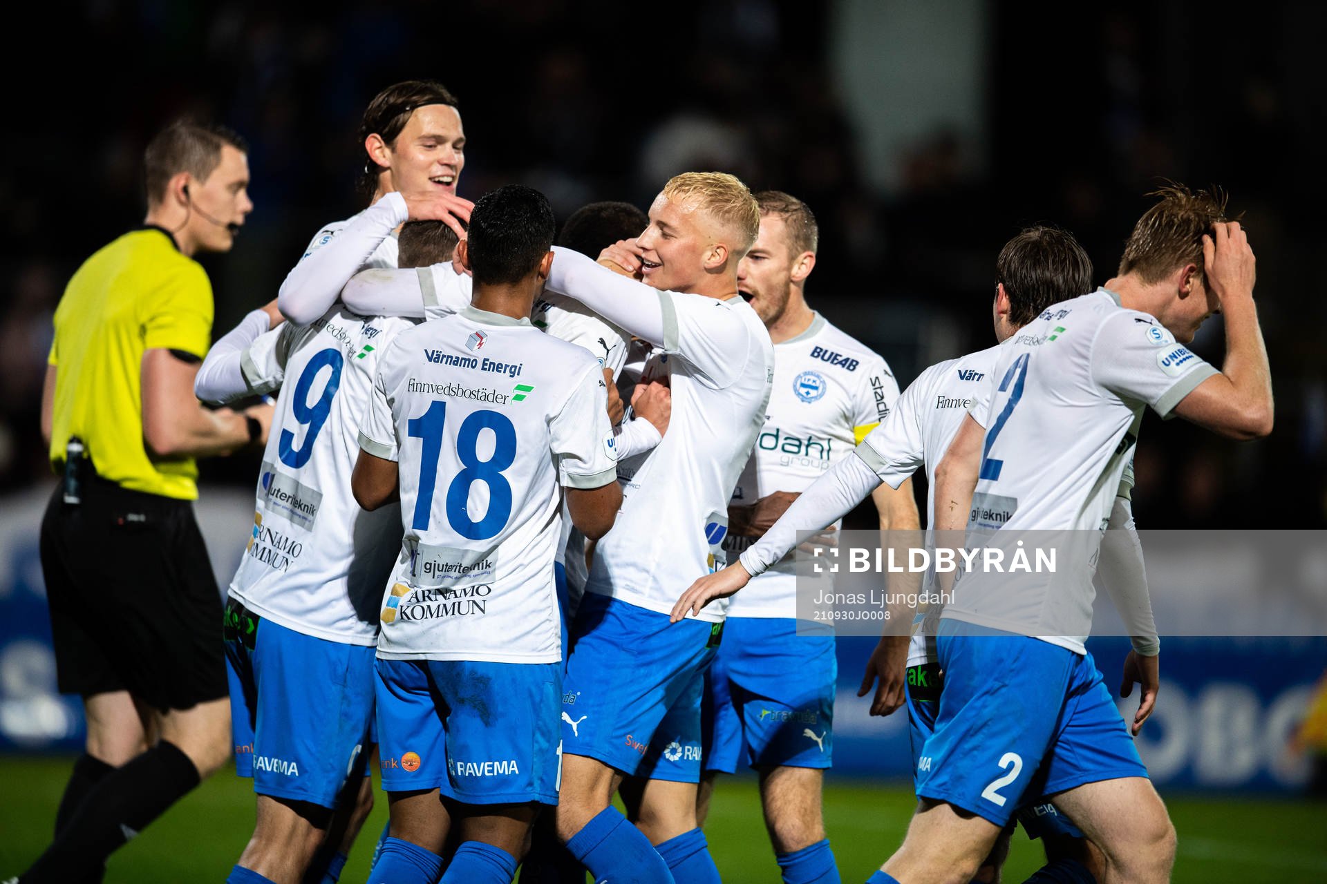 Värnamos spelare jublar