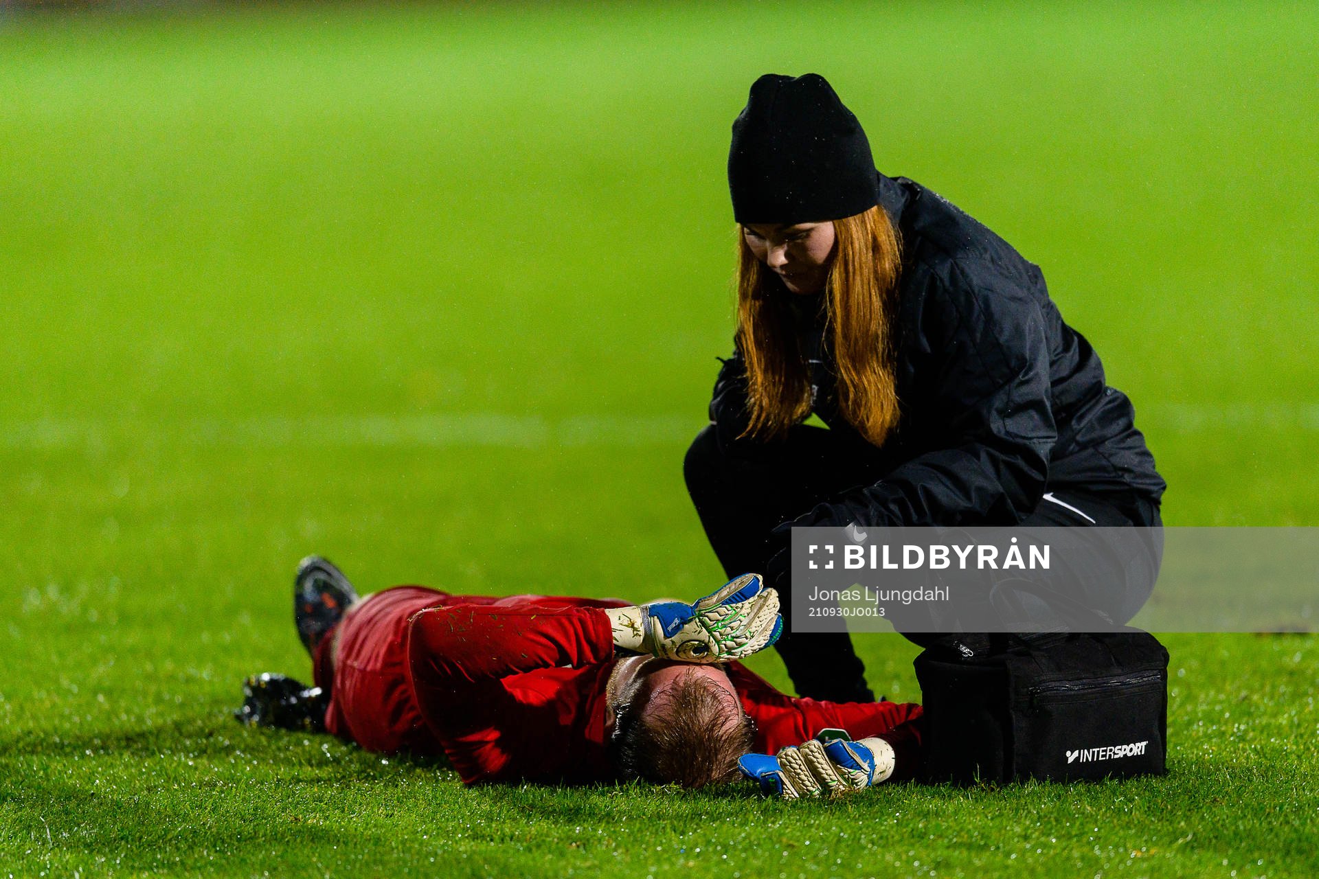 Västerås Daniel Svensson får vård på planen
