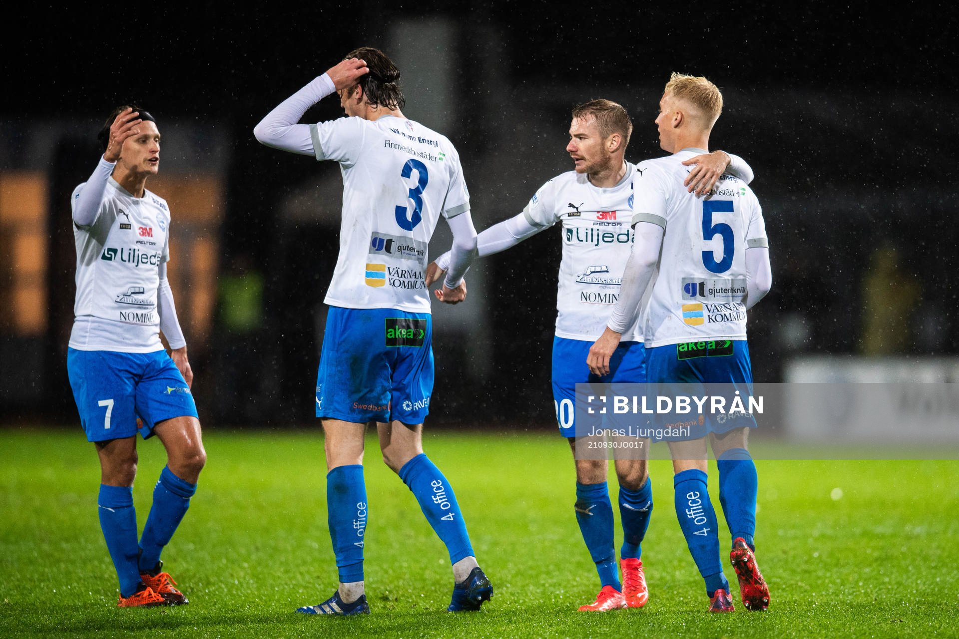 Värnamos Freddy Winsth och Victor Larsson jublar