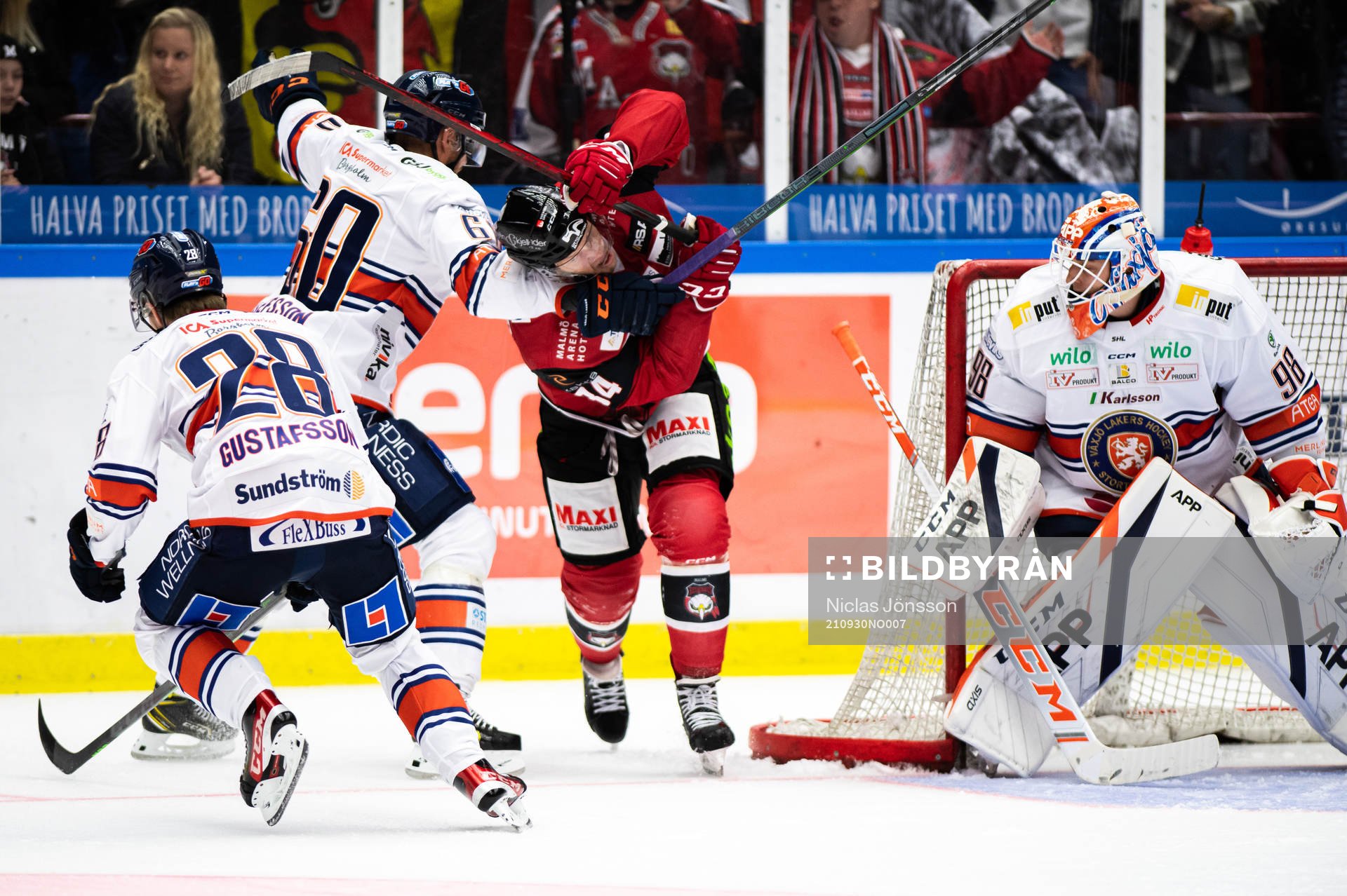 Växjös Erik Josefsson  mot Malmö Redhawks Carl Söderberg