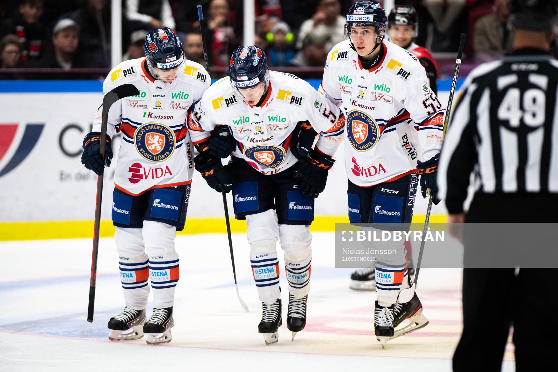 Växjös Juuso Vainio  får hjälp av isen