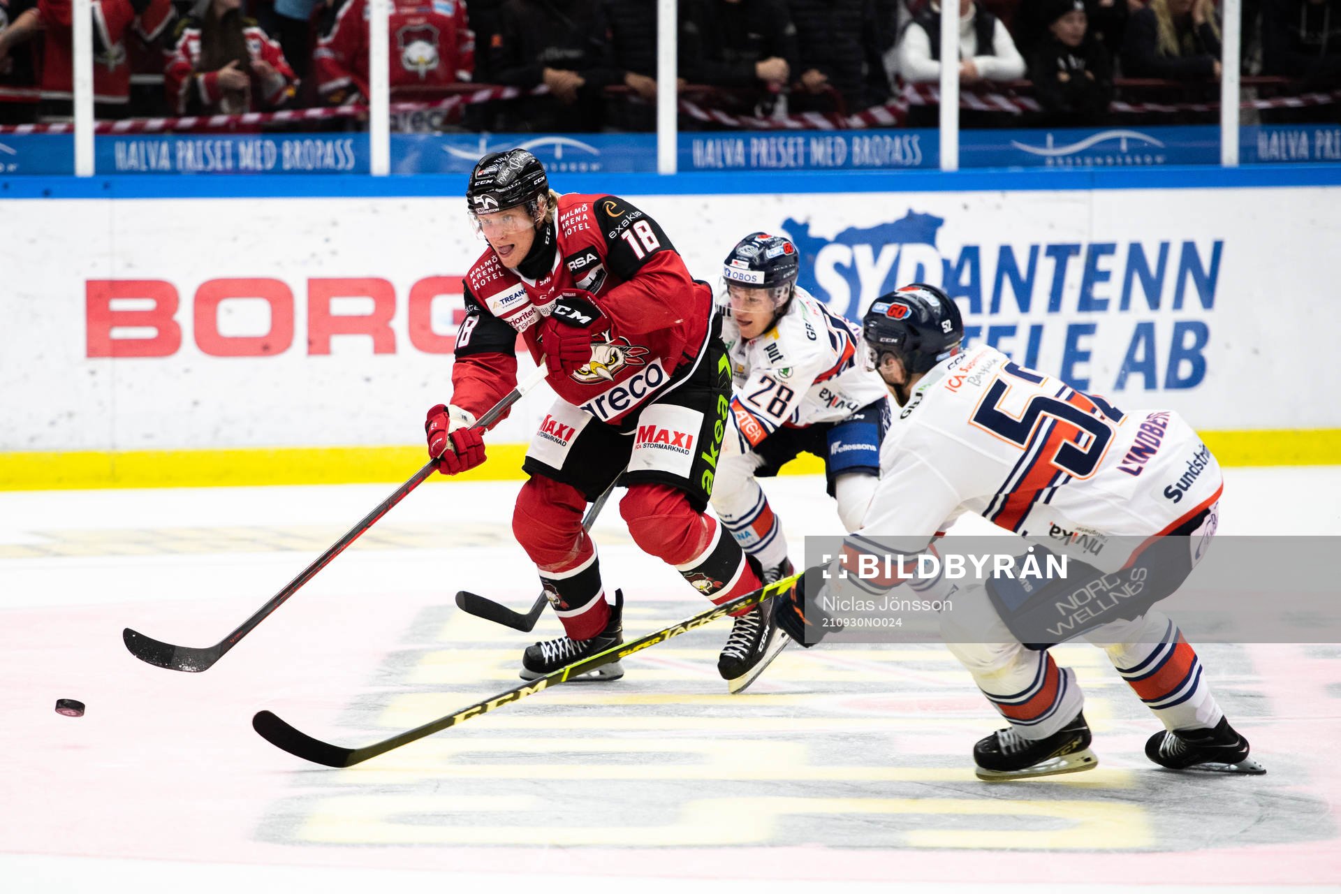 Malmö Redhawks Marcus Sylvegård och Växjös Hugo