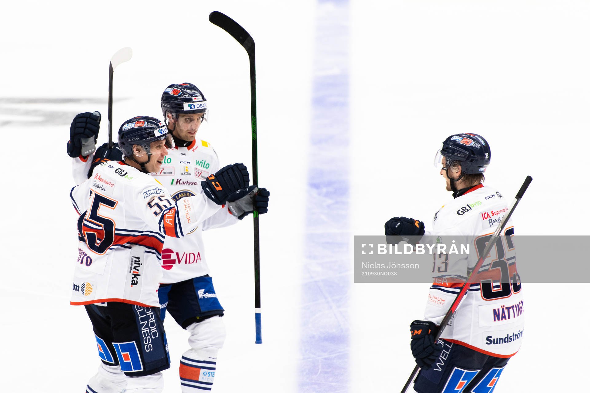 Växjös Miika Koivisto jublar med lagkamrater