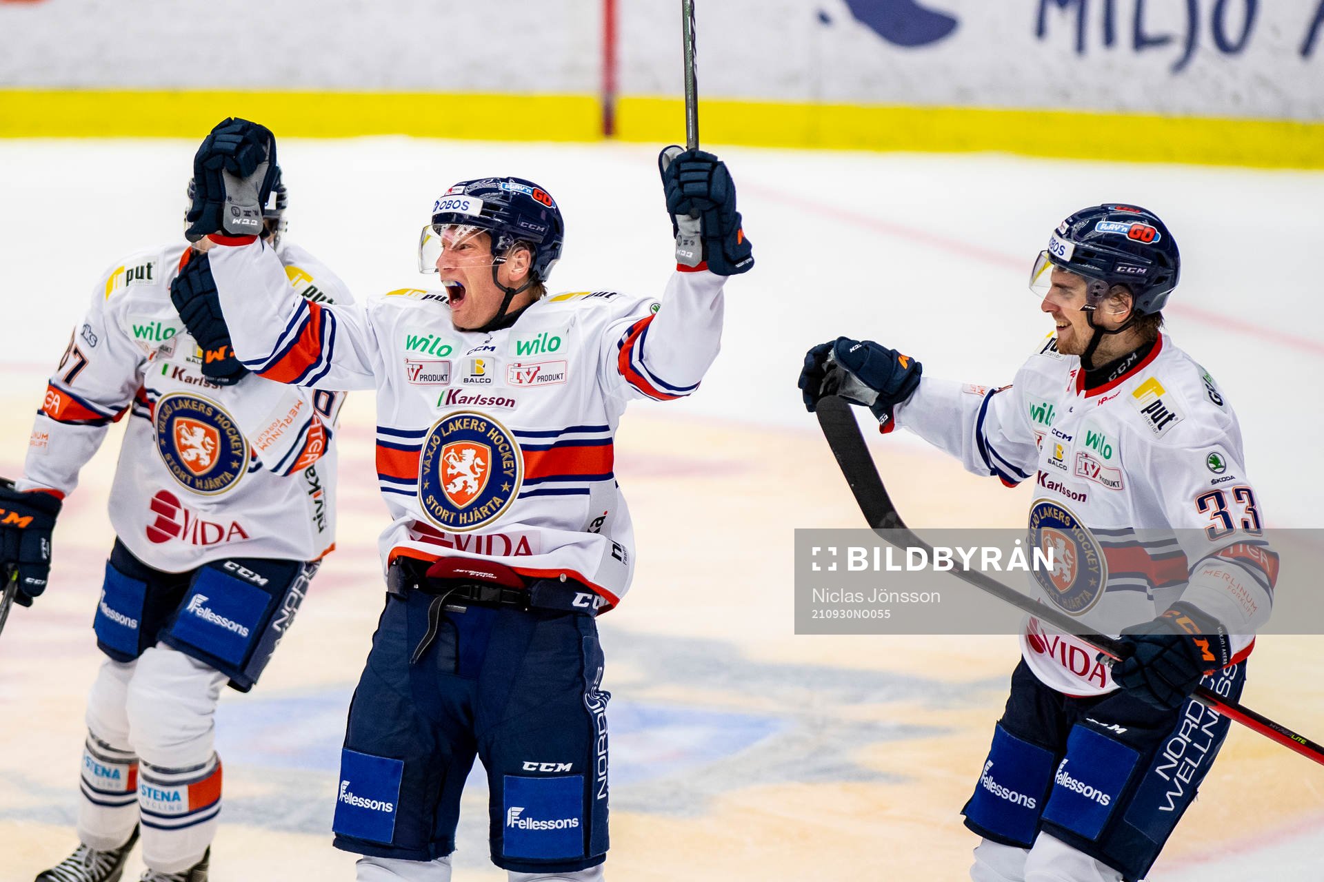 Växjös Richard Gynge och Julius Nättinen jublar