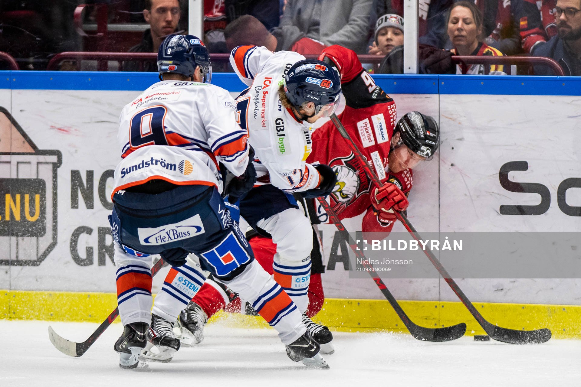 Växjös Emil Forslund  och Malmö Redhawks Matias Lassen