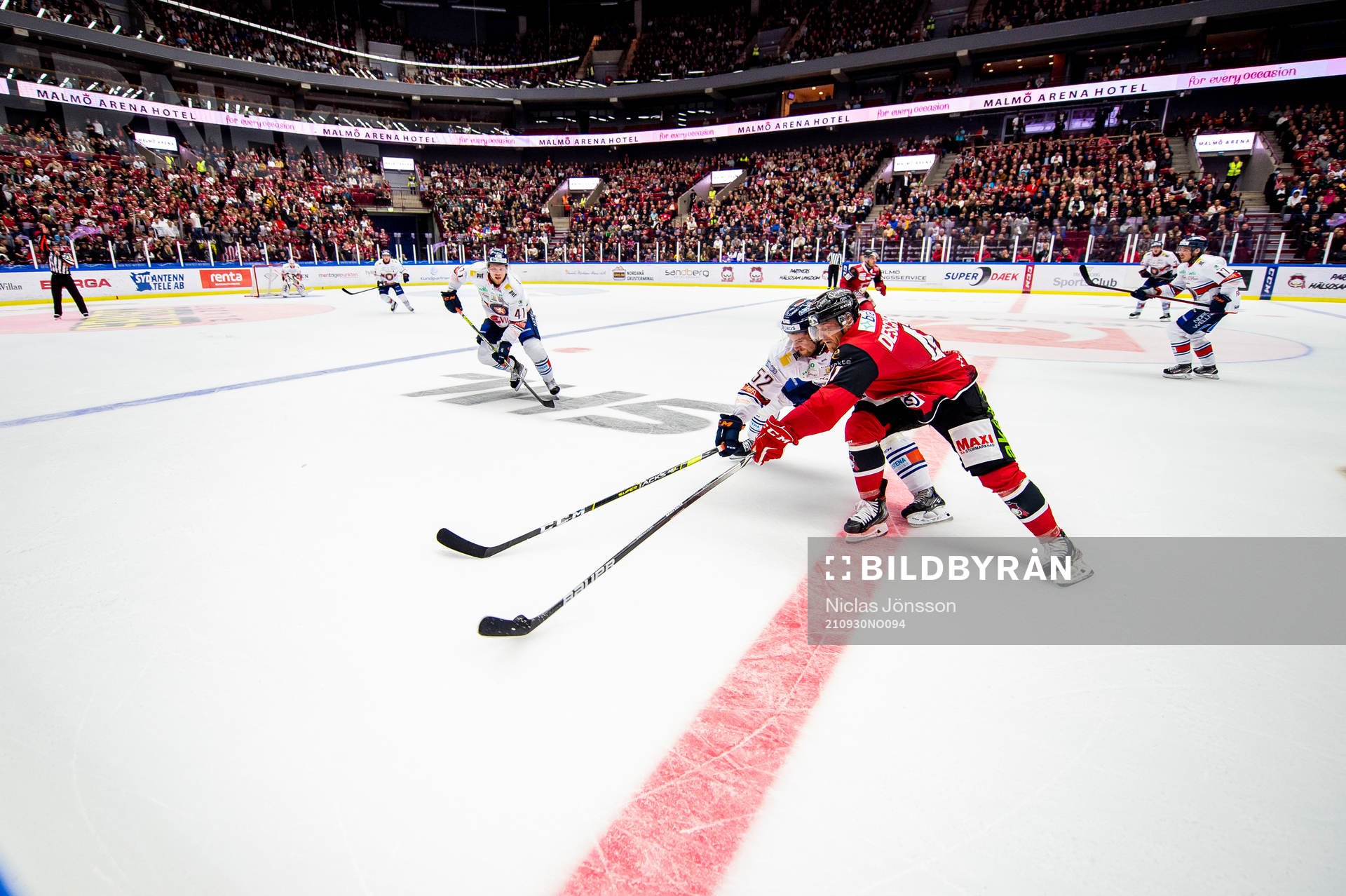 Växjös Arvid Lundberg och Malmö Redhawks Jaedon