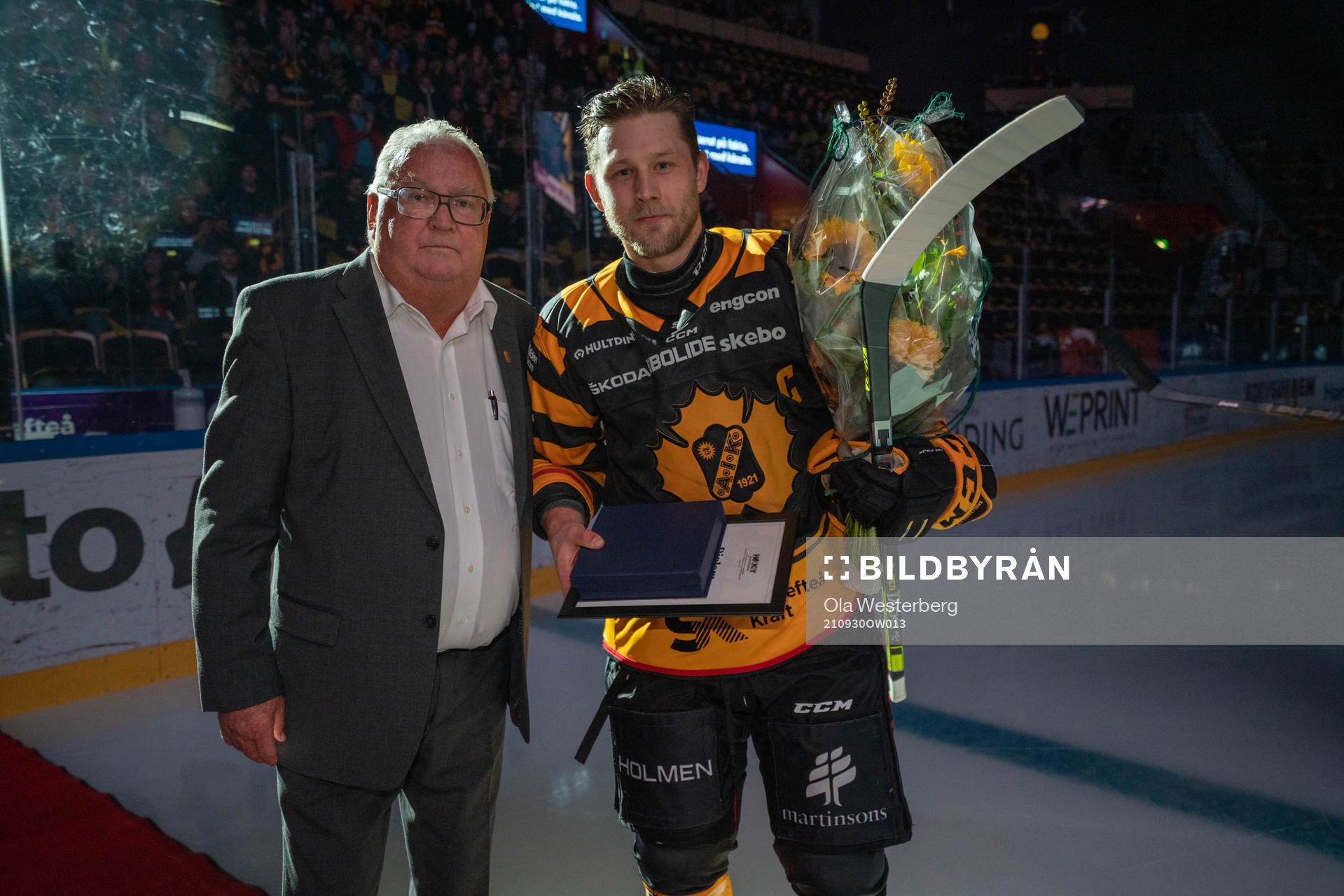 Skellefteås Oscar Möller tar emot pris som Rinkens