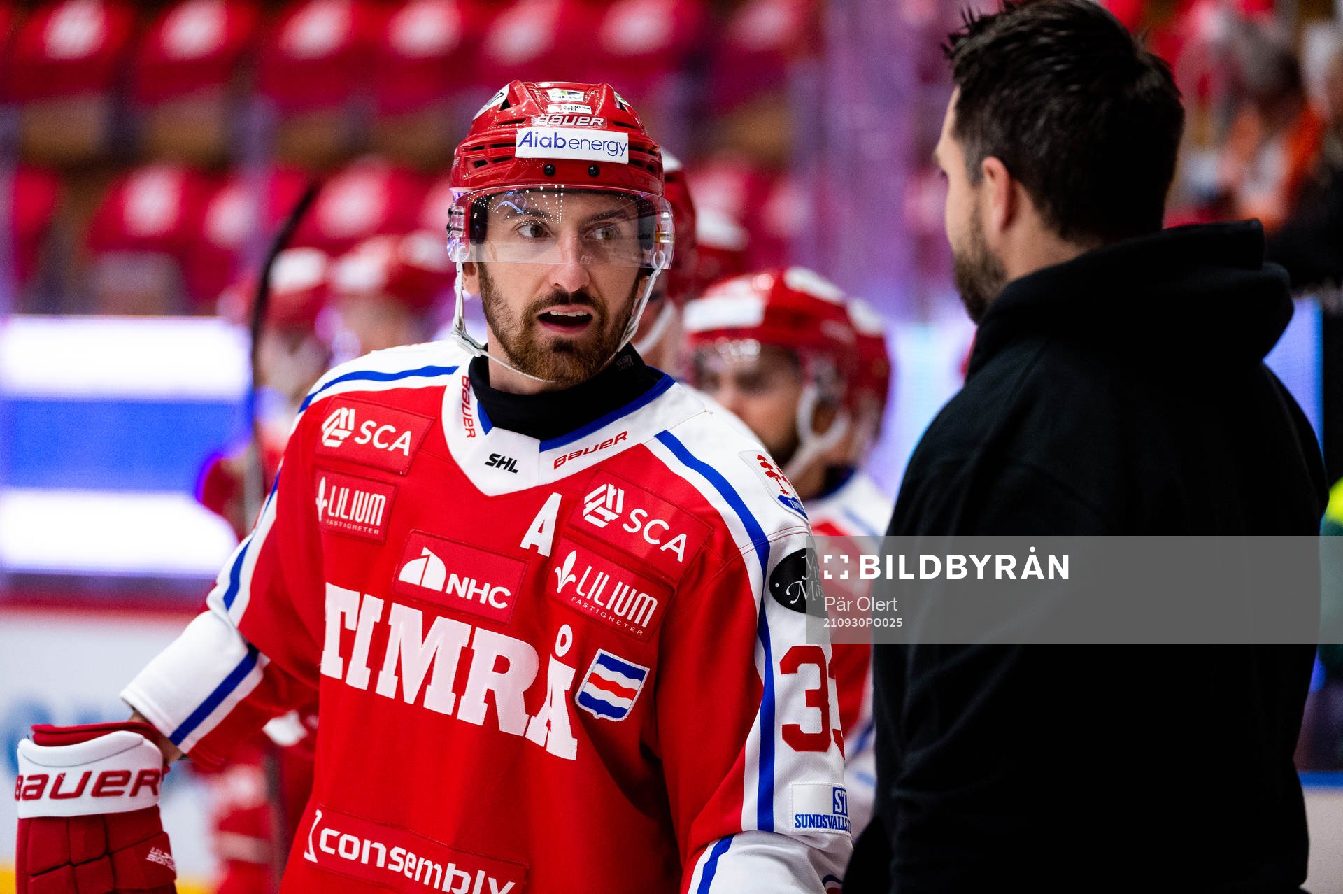Timrås Albin Lundin och materialförvaltare John Westin
