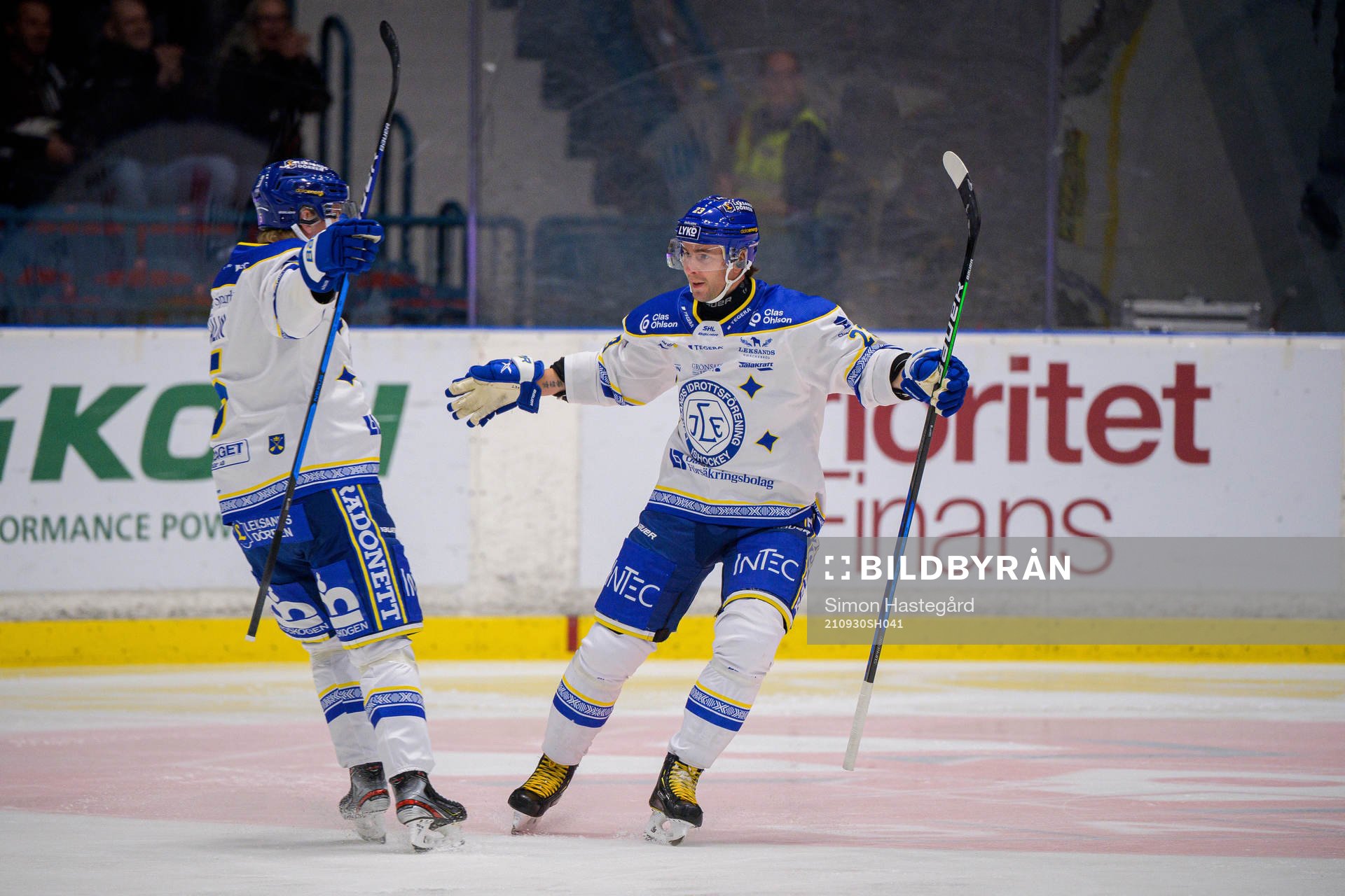 Leksands Calle Själin och Mikael Ruohomaa jublar