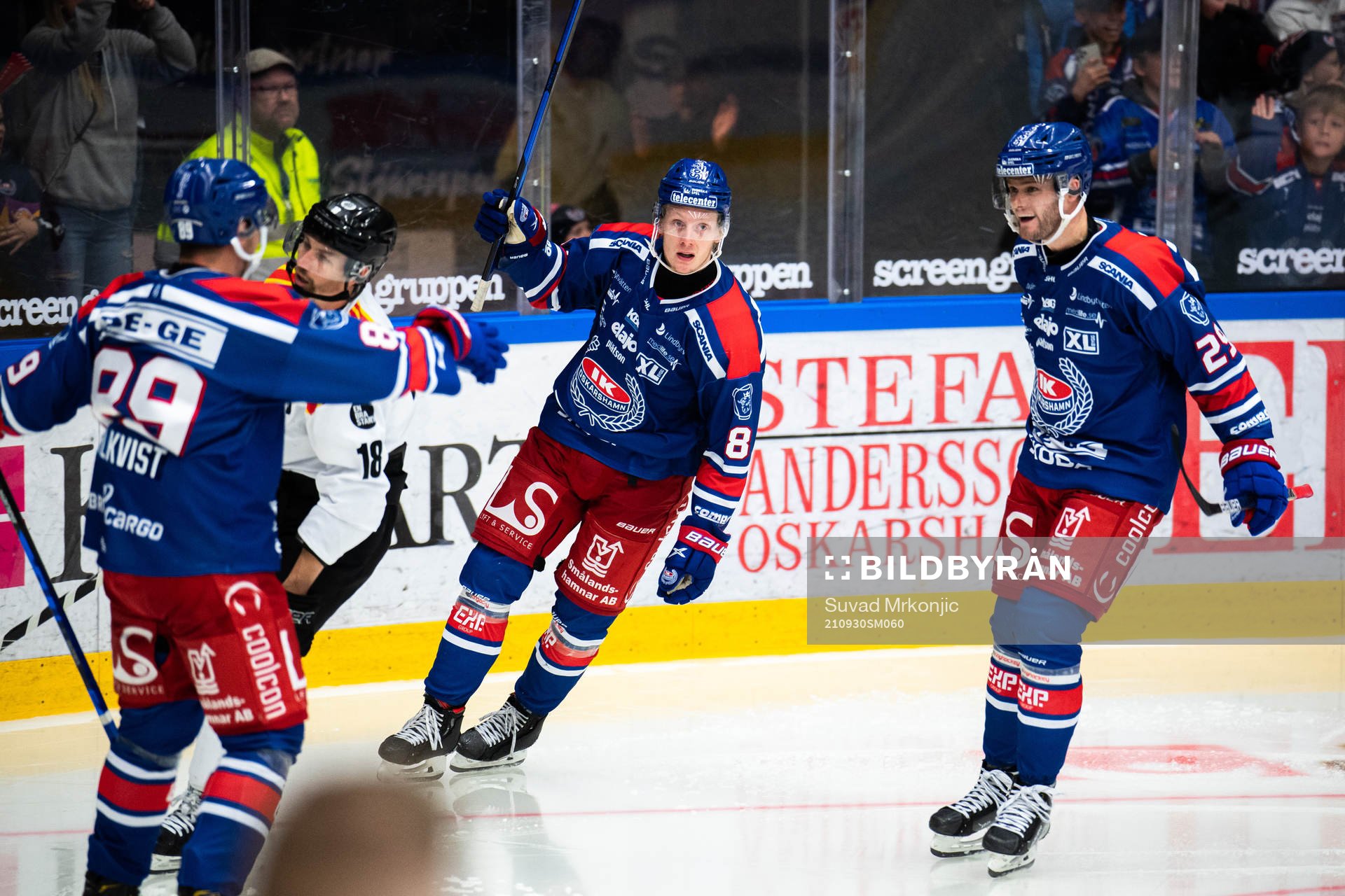 Oskarshamns Kim Rosdahl jublar med lagkamrater