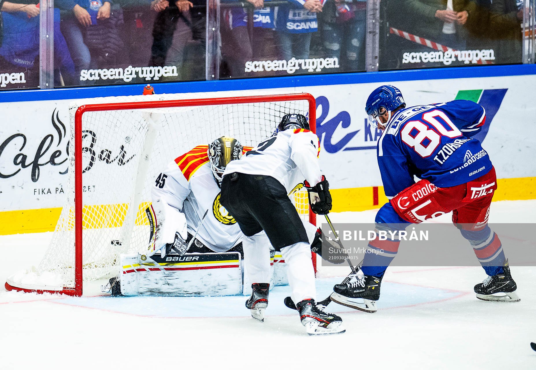 Oskarshamns Tomas Zohorna gör 5-2 bakom Brynäs målvakt