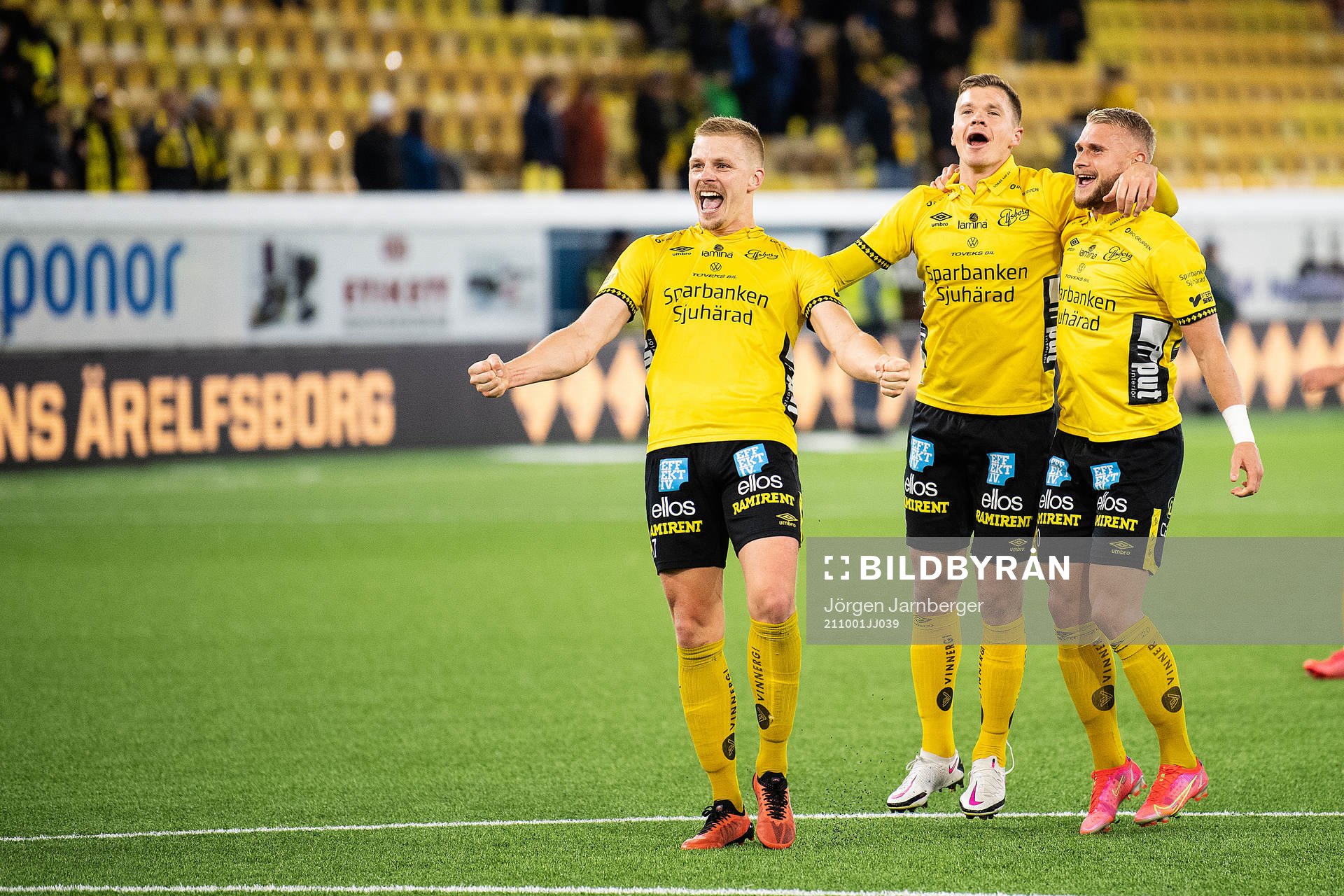 Elfsborgs Per Frick, Samuel Holmén och Simon Strand jublar