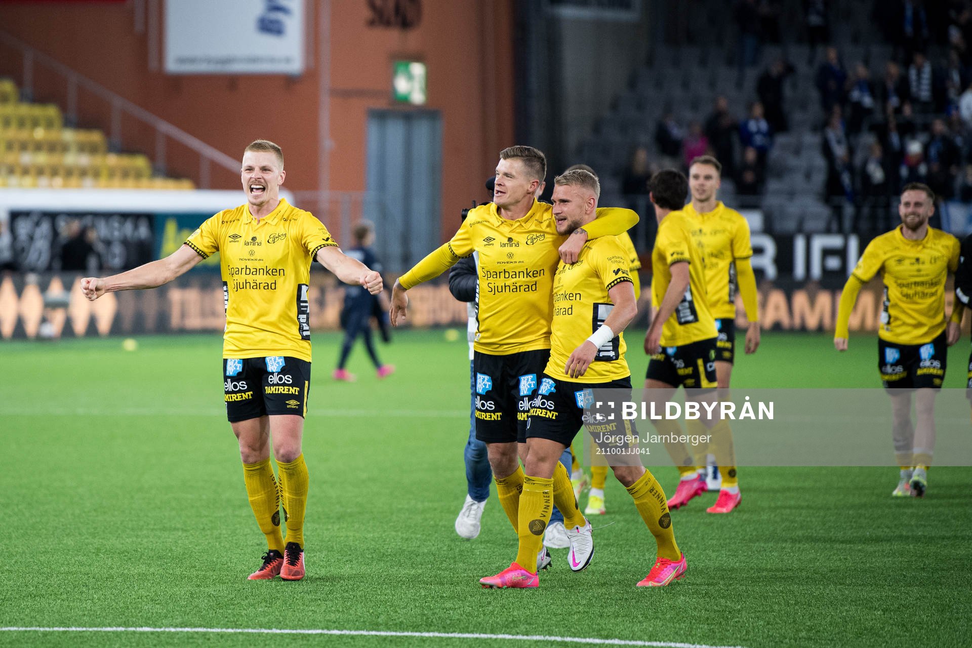 Elfsborgs Per Frick, Samuel Holmén och Simon Strand jublar