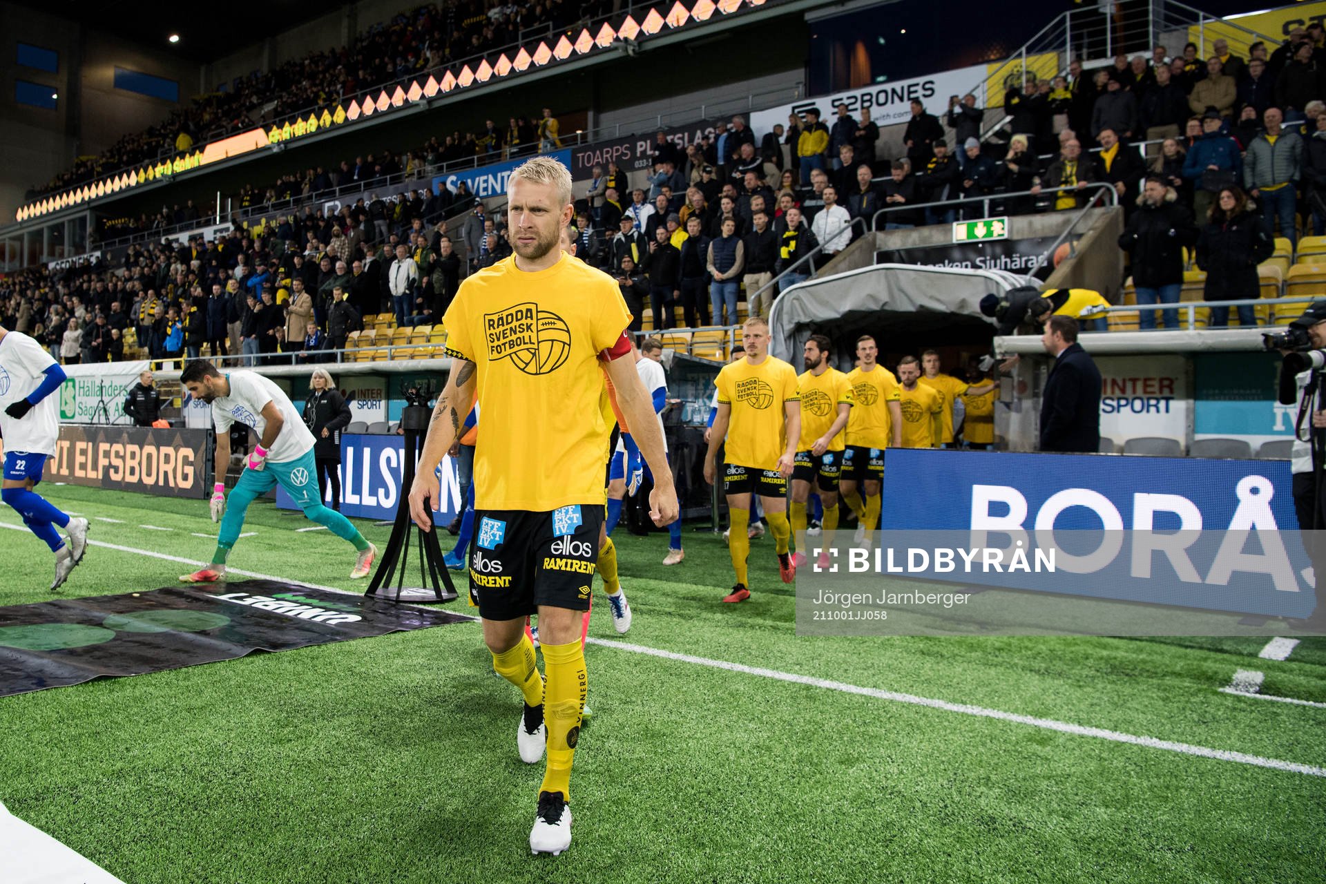 Elfsborgs Johan Larsson iklädd tröja med texten ”Rädda