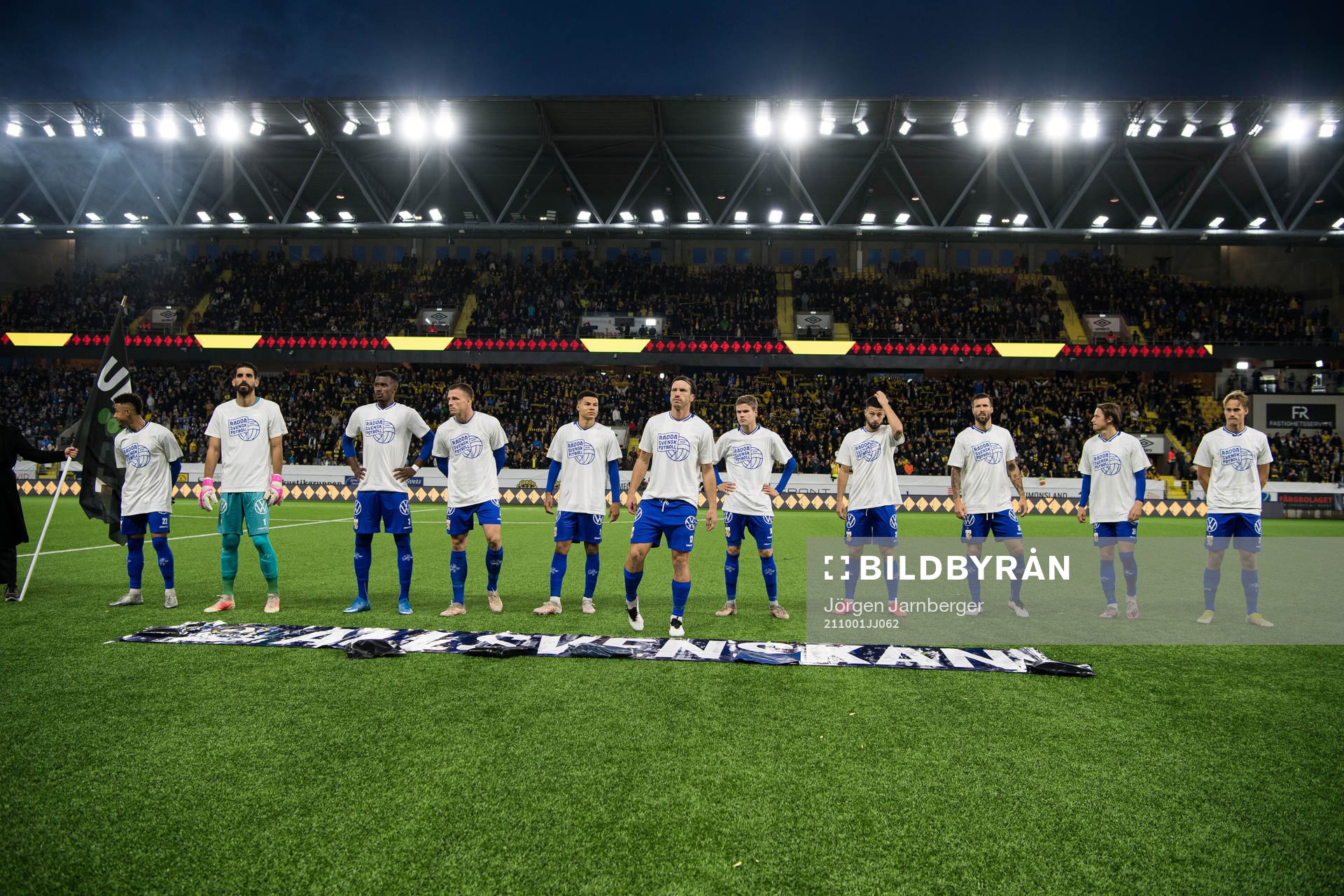 IFK Göteborgs spelare iklädda tröjor med texten