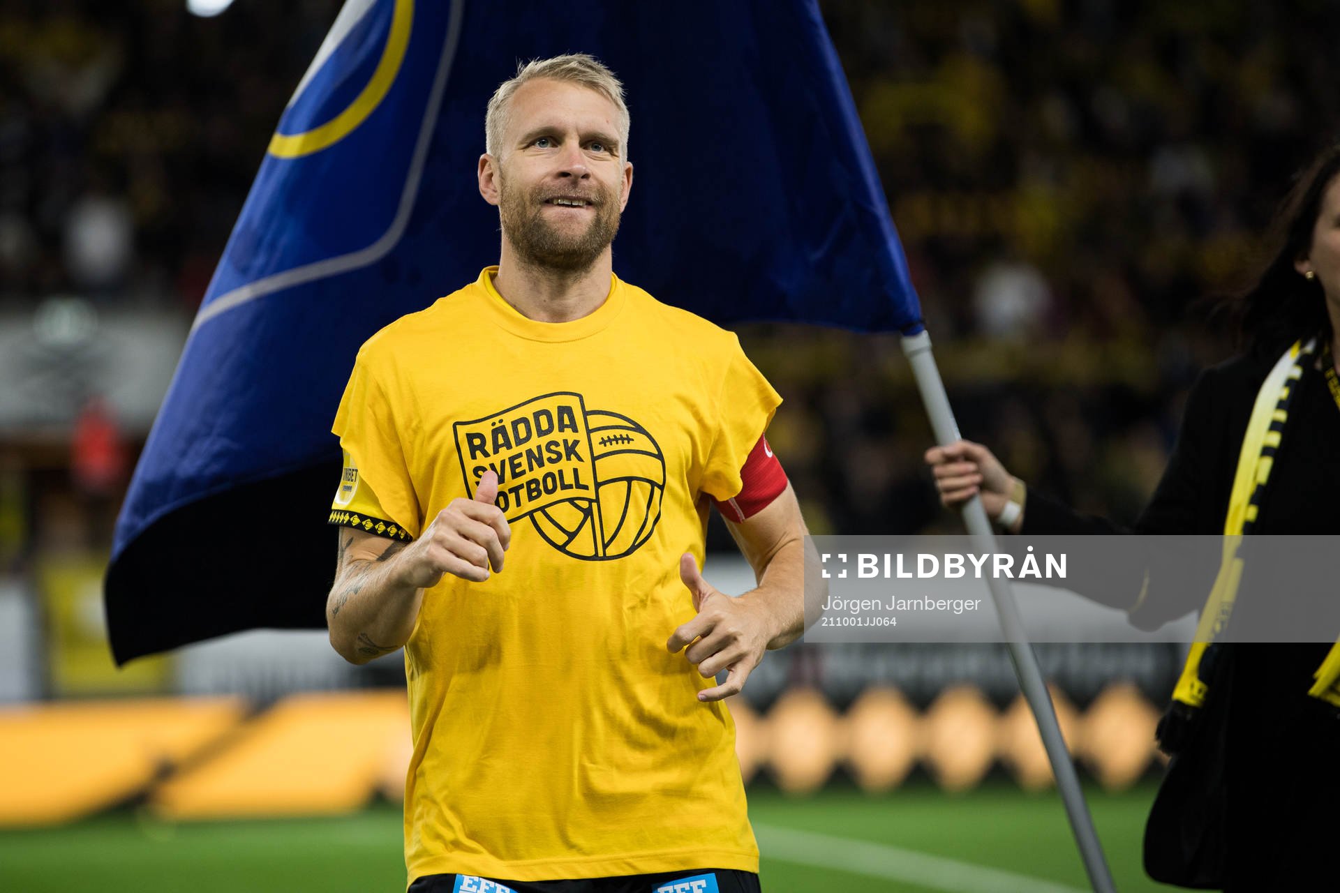 Elfsborgs Johan Larsson iklädd tröjo med texten ”Rädda