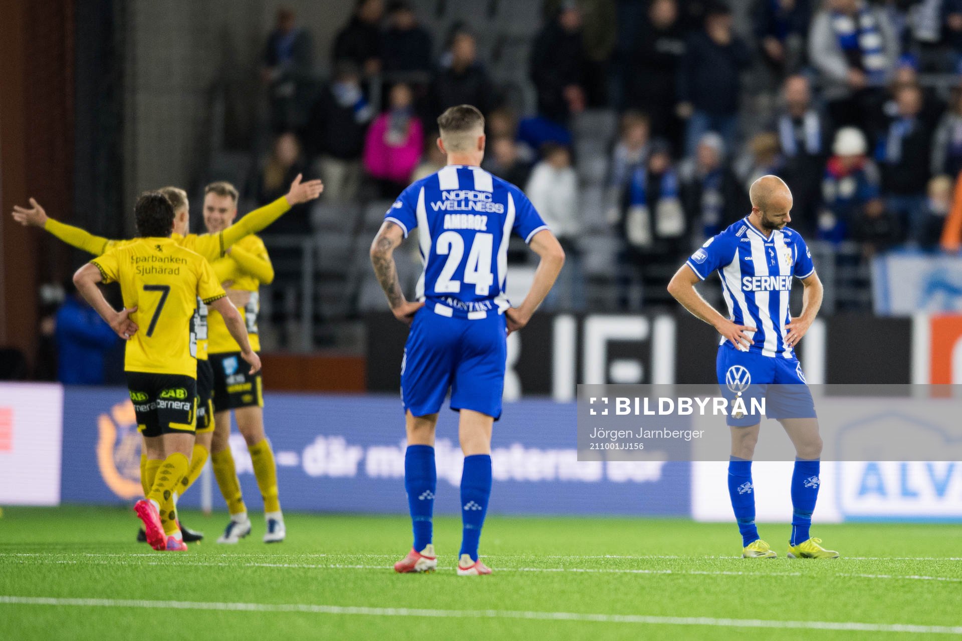 IFK Göteborgs Robin Söder och Filip Ambroz deppar